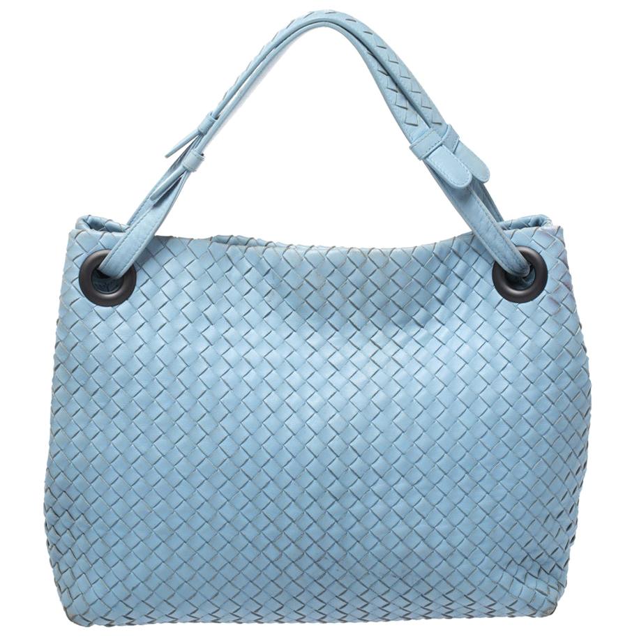 Know to create designs that are stylish, sophisticated and timeless, Bottega Veneta is a brand that is worth investing in. The bags that come from this Italian brand's atelier are exquisite. This tote bag is no different. Crafted in Italy, it has