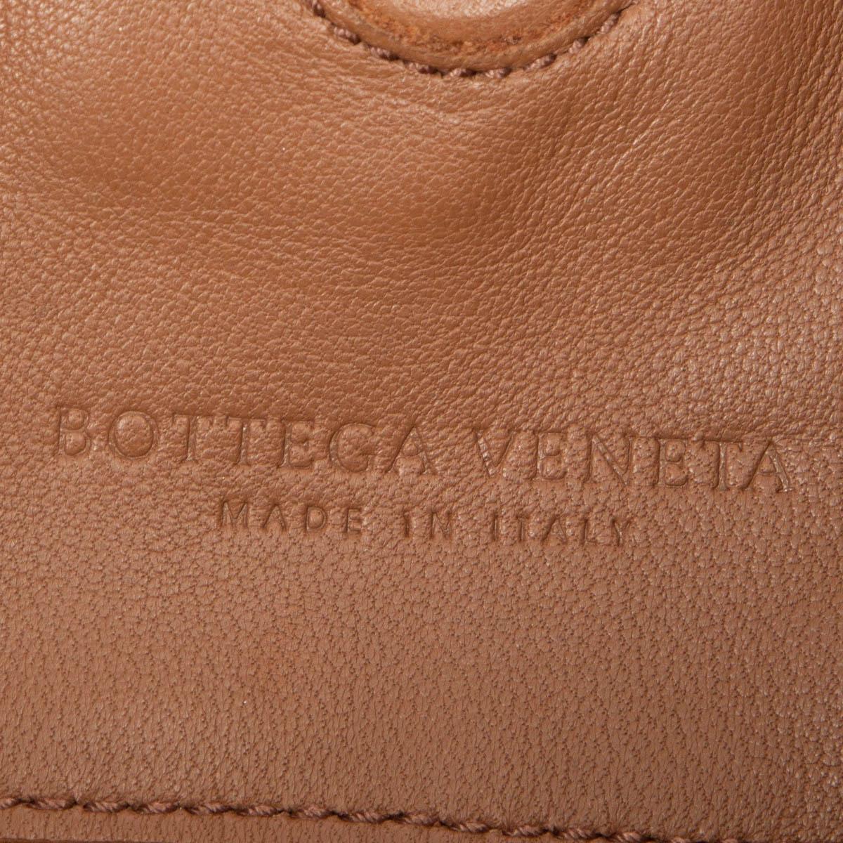 BOTTEGA VENETA light brown CROCODILE CAMPANA MEDIUM HOBO Bag In Excellent Condition In Zürich, CH