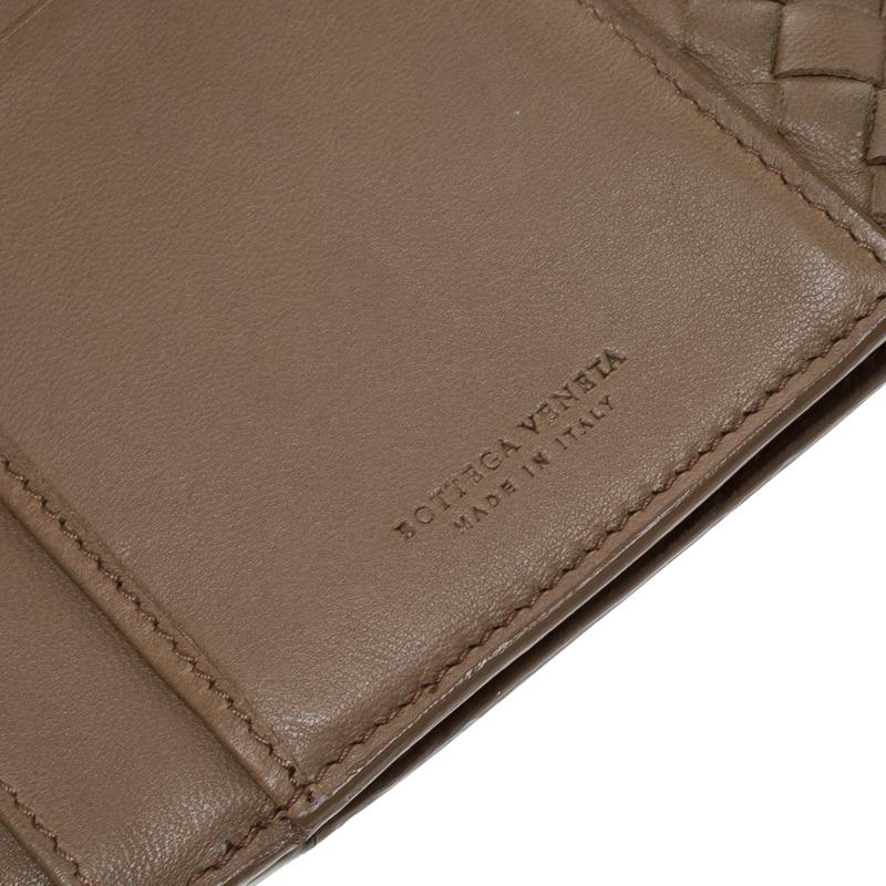 Bottega Veneta Light Brown Intrecciato Leather Wallet In Good Condition In Dubai, Al Qouz 2