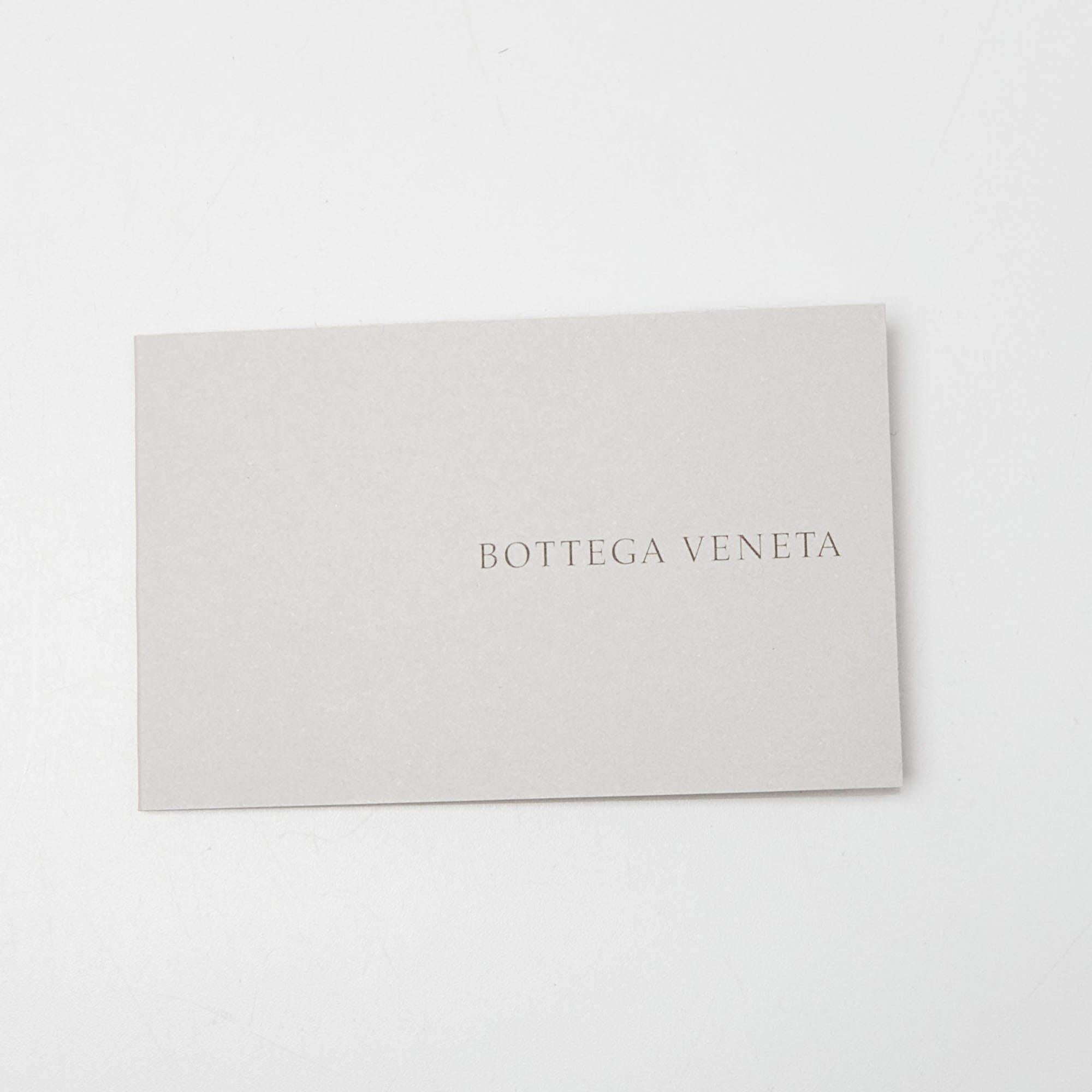 Bottega Veneta Light Green Intrecciato Leather Veneta Hobo In Good Condition In Dubai, Al Qouz 2