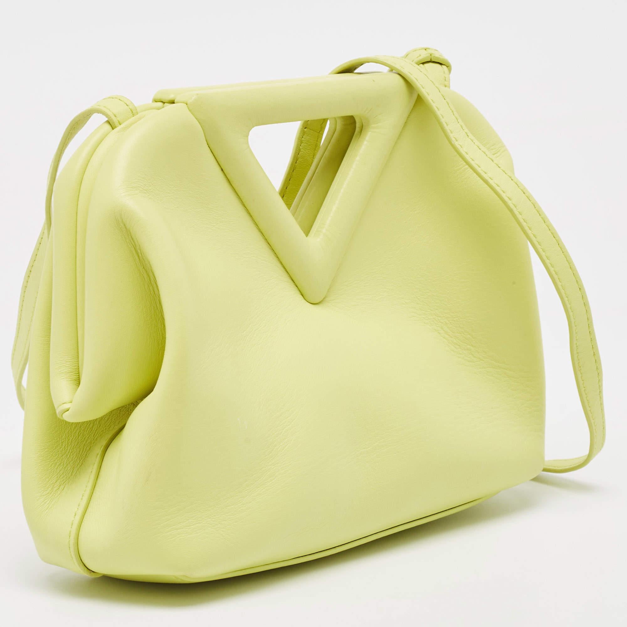 Bottega Veneta Light Green Leather Small Point Shoulder Bag In Good Condition In Dubai, Al Qouz 2