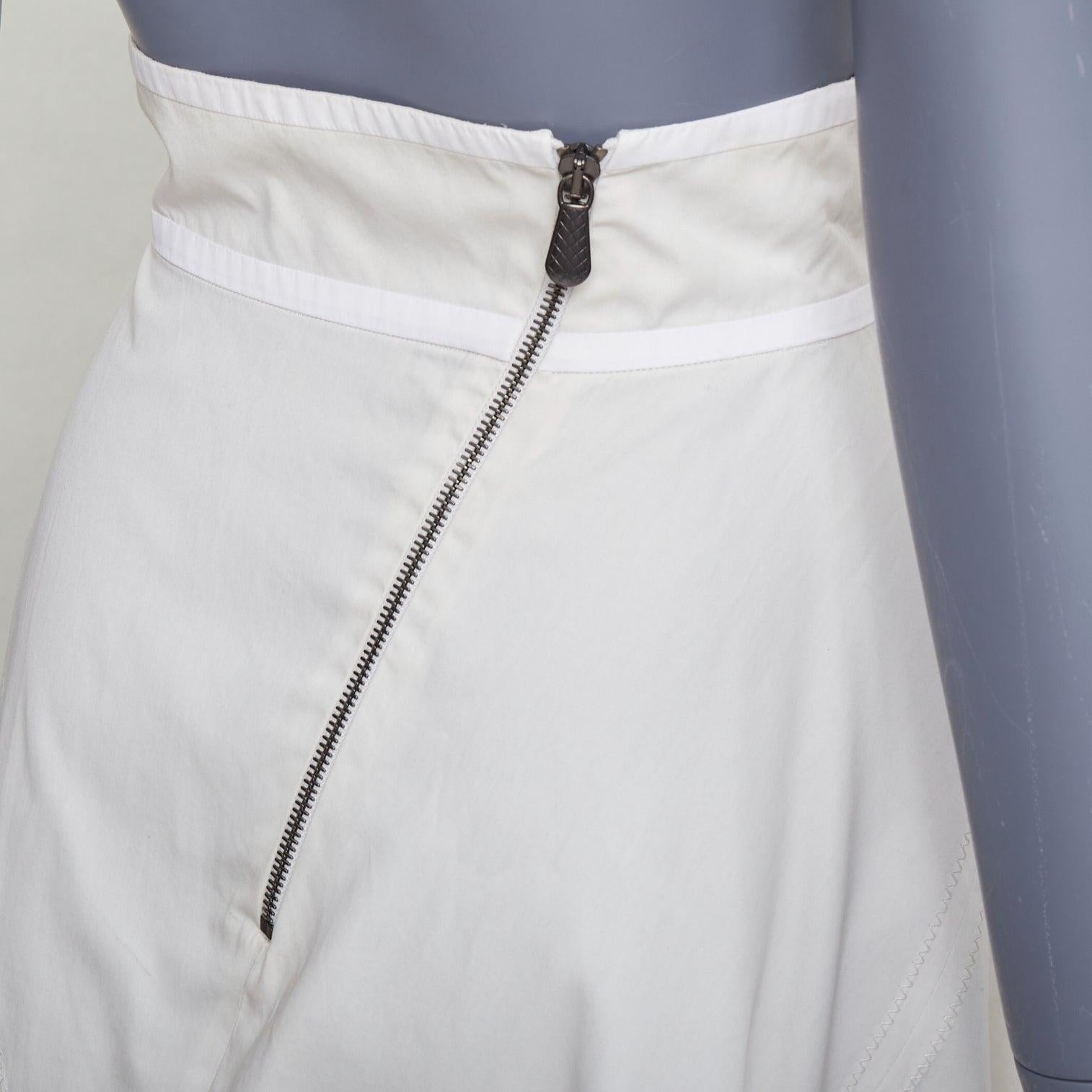 Bottega Veneta gonna Aline in cotone grigio chiaro con zip diagonale IT36 XXS
Riferimento: LNKO/A02564
Marchio: Bottega Veneta
Designer: Tomas Maier
Materiale: Cotone
Colore: Grigio
Modello: Tinta unita
Chiusura: zip
Prodotto in: