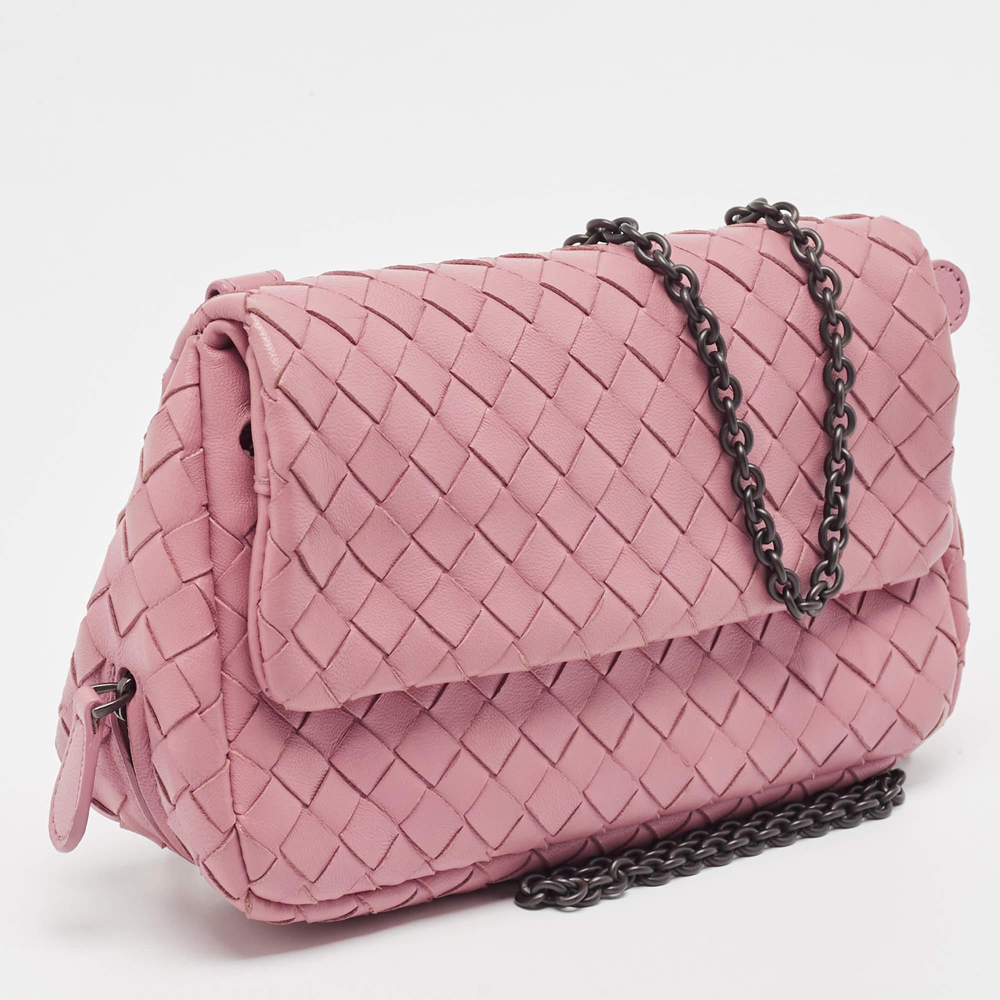 Bottega Veneta Light Pink Intreccaito Leather Olimpia Chain Shoulder Bag In Excellent Condition In Dubai, Al Qouz 2