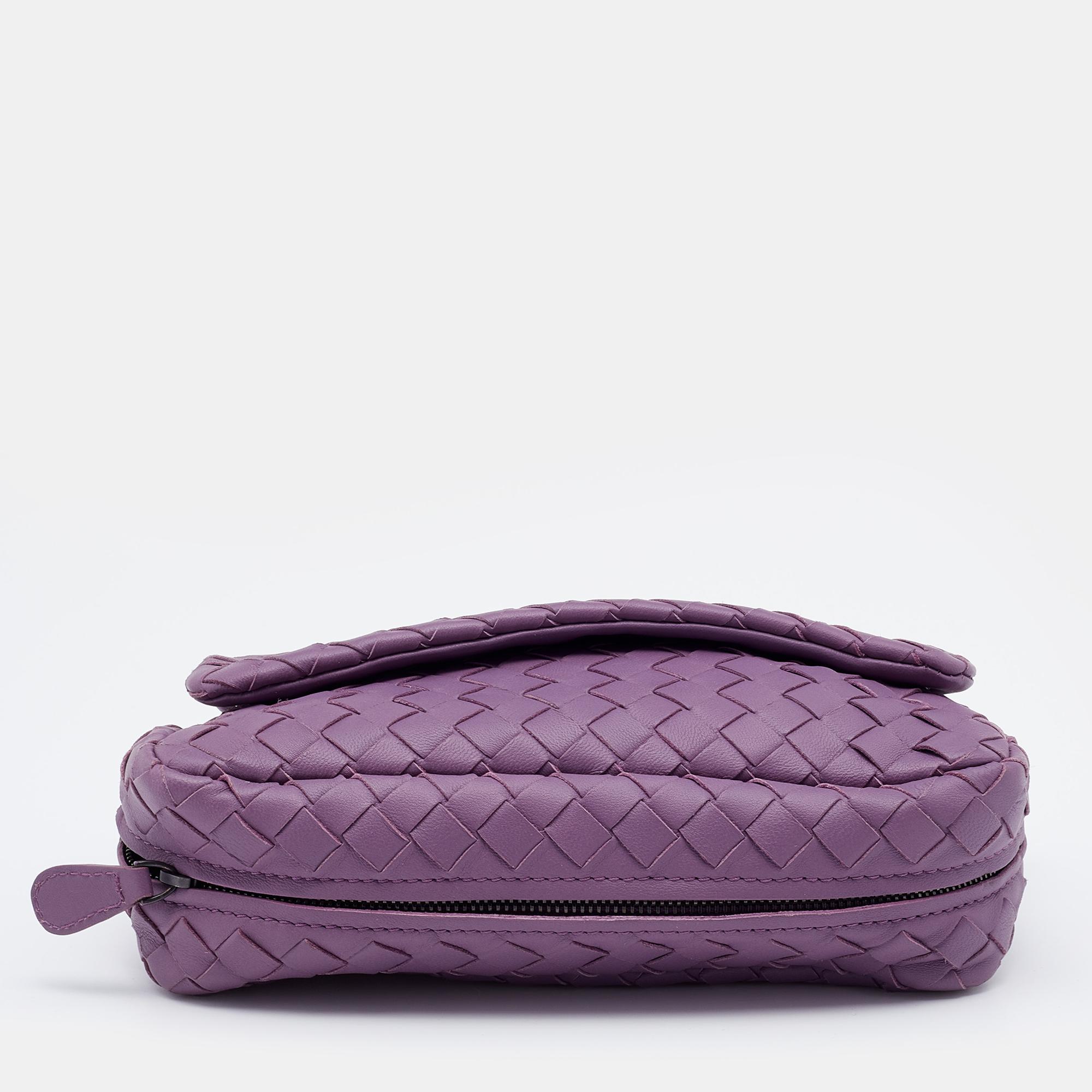 Bottega Veneta Light Purple Intrecciato Leather Small Flap Chain Crossbody Bag In Good Condition In Dubai, Al Qouz 2