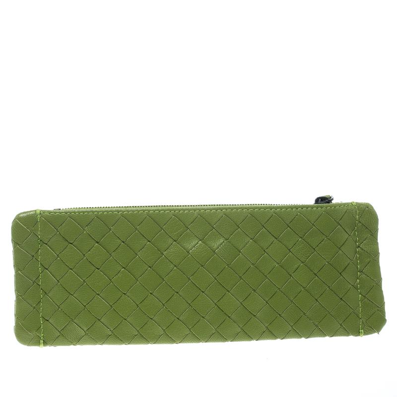 Bottega Veneta Lime Green Intrecciato Leather Cosmetic Pouch im Zustand „Hervorragend“ in Dubai, Al Qouz 2