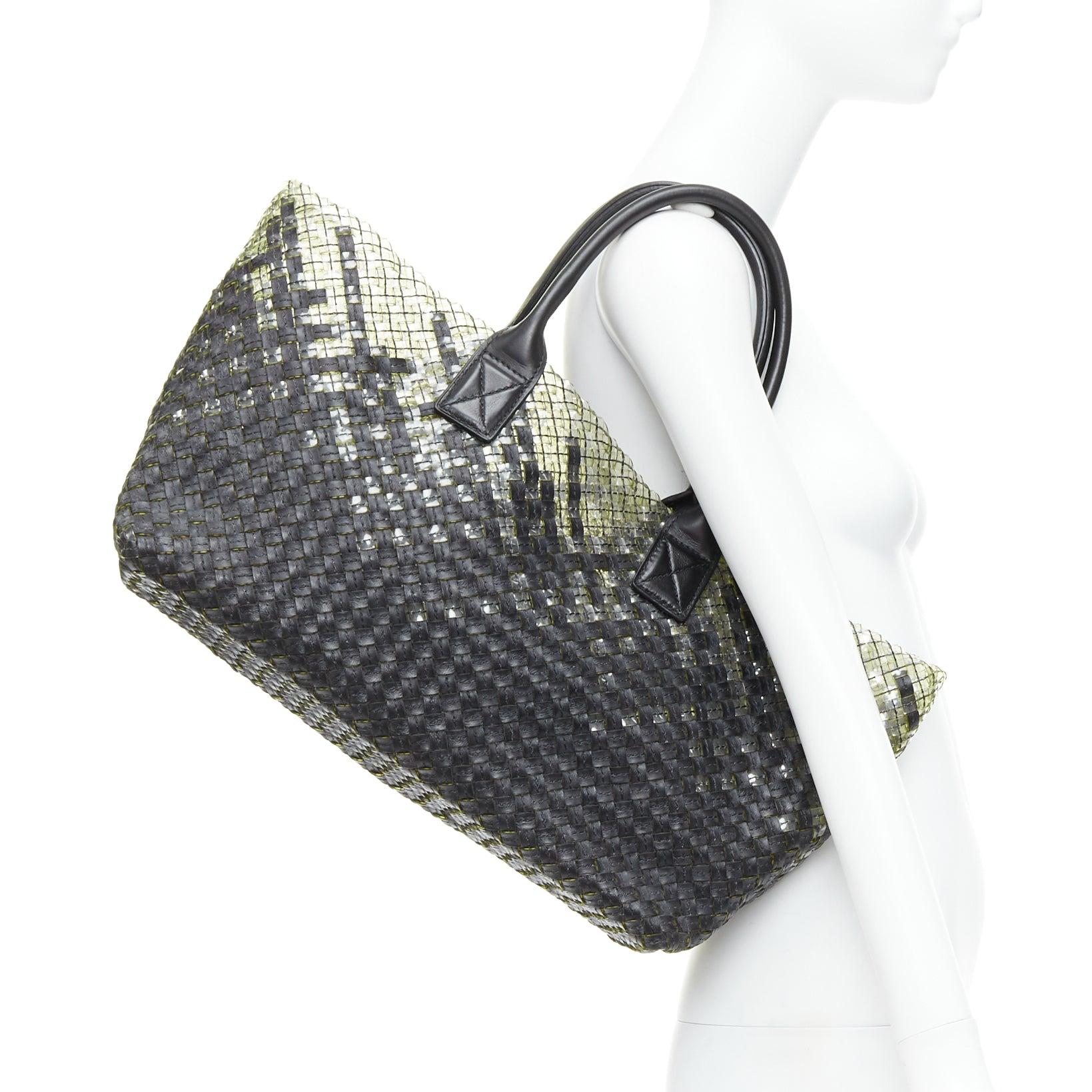 BOTTEGA VENETA Limited Cabat MM clear pvc black leather intrecciato tote bag
Reference: TGAS/E00182
Brand: Bottega Veneta
Model: Cabat MM
Material: Leather, PVC
Color: Black, Clear
Pattern: Solid
Lining: Clear PVC
Extra Details: Limited Edition