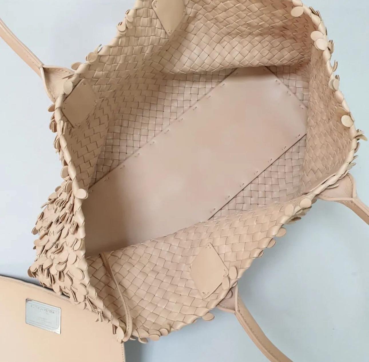 Bottega Veneta Limited Tan Poussin Paillettes Cabat Tote For Sale 1