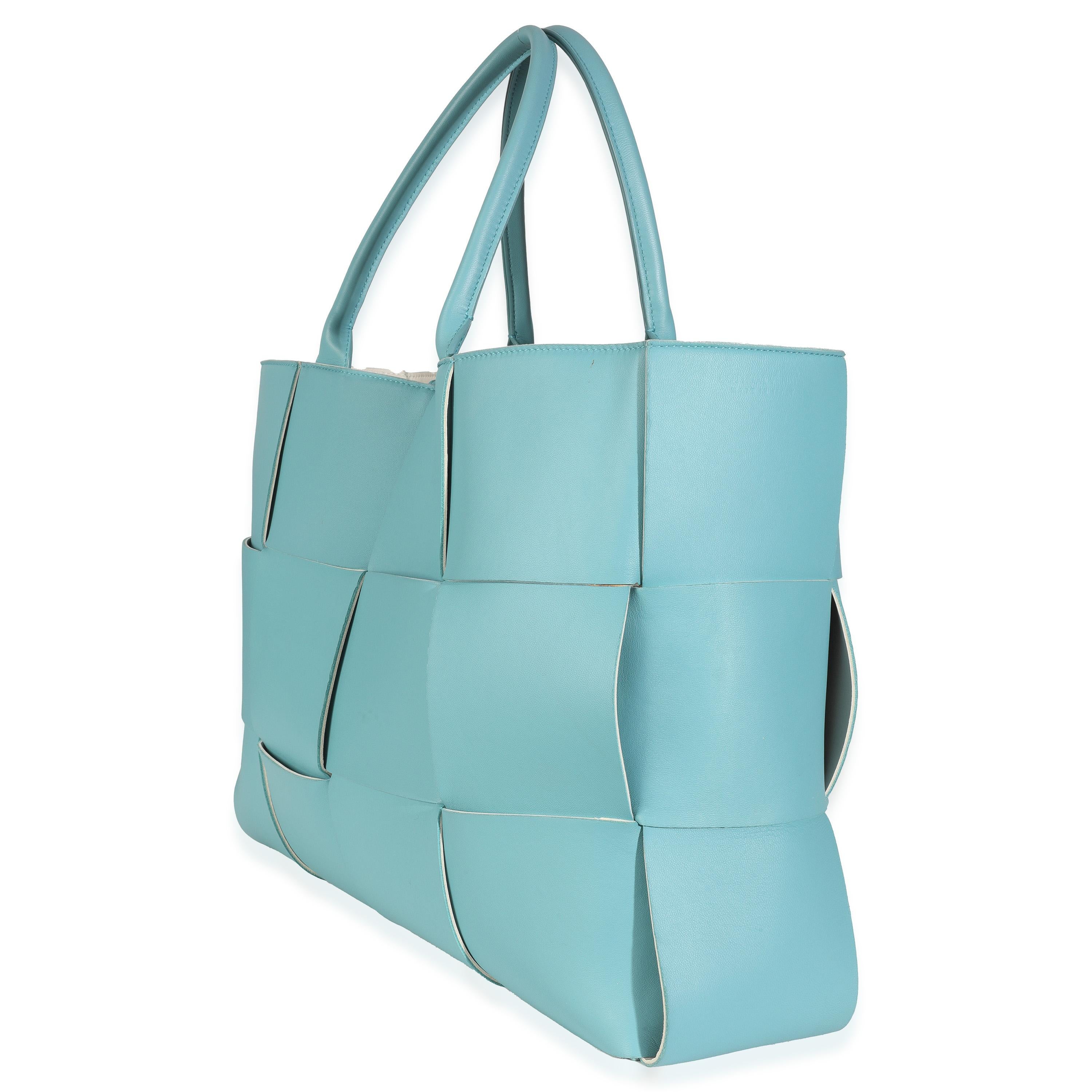 Bottega Veneta Linappa Maxi Intrecciato Large Arco Tote Excellent état - En vente à New York, NY