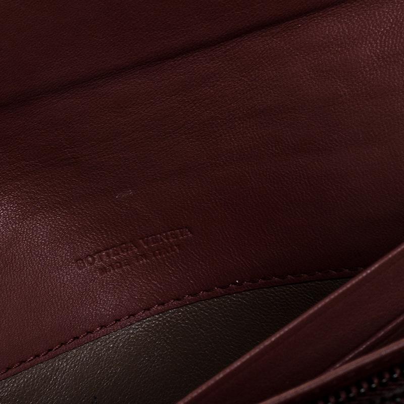 Bottega Veneta Maroon Intrecciato Leather Continental Flap Wallet In Good Condition In Dubai, Al Qouz 2