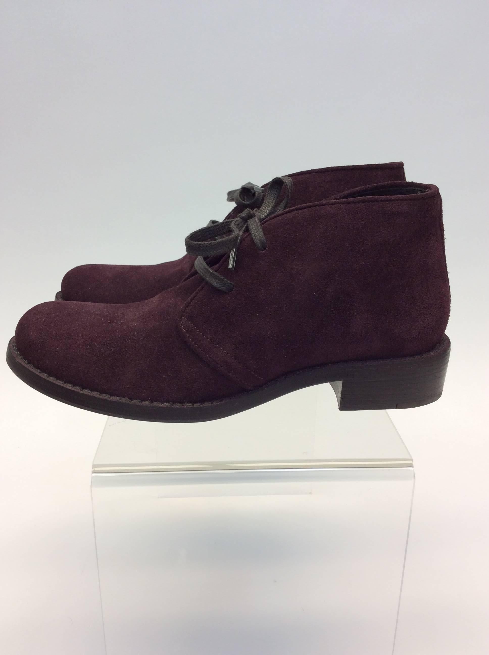 Bottega Veneta Maroon Suede Oxford Shoes In Excellent Condition For Sale In Narberth, PA
