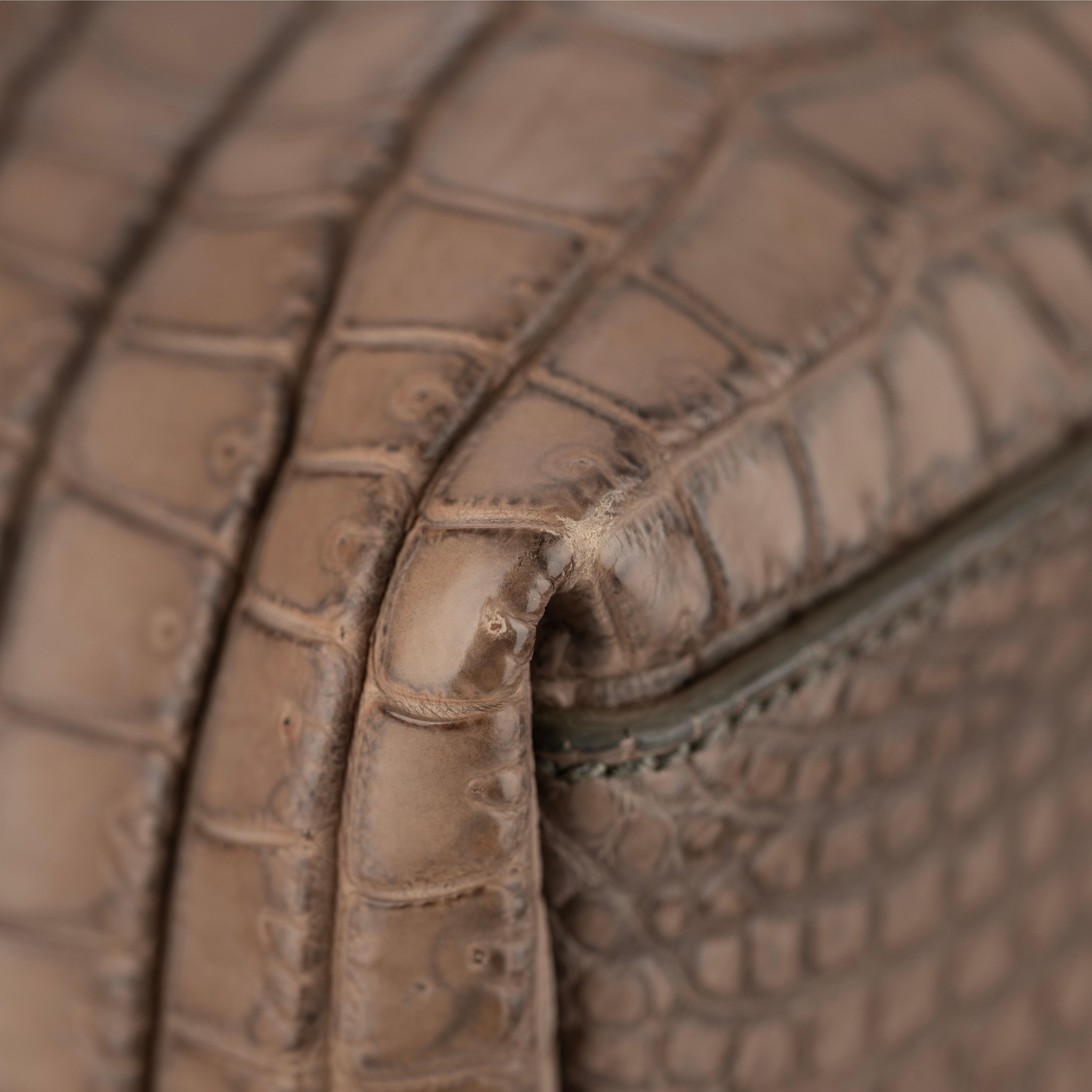 Bottega Veneta Matte Brown Crocodile Top Handle Tote Weekender in vendita 7