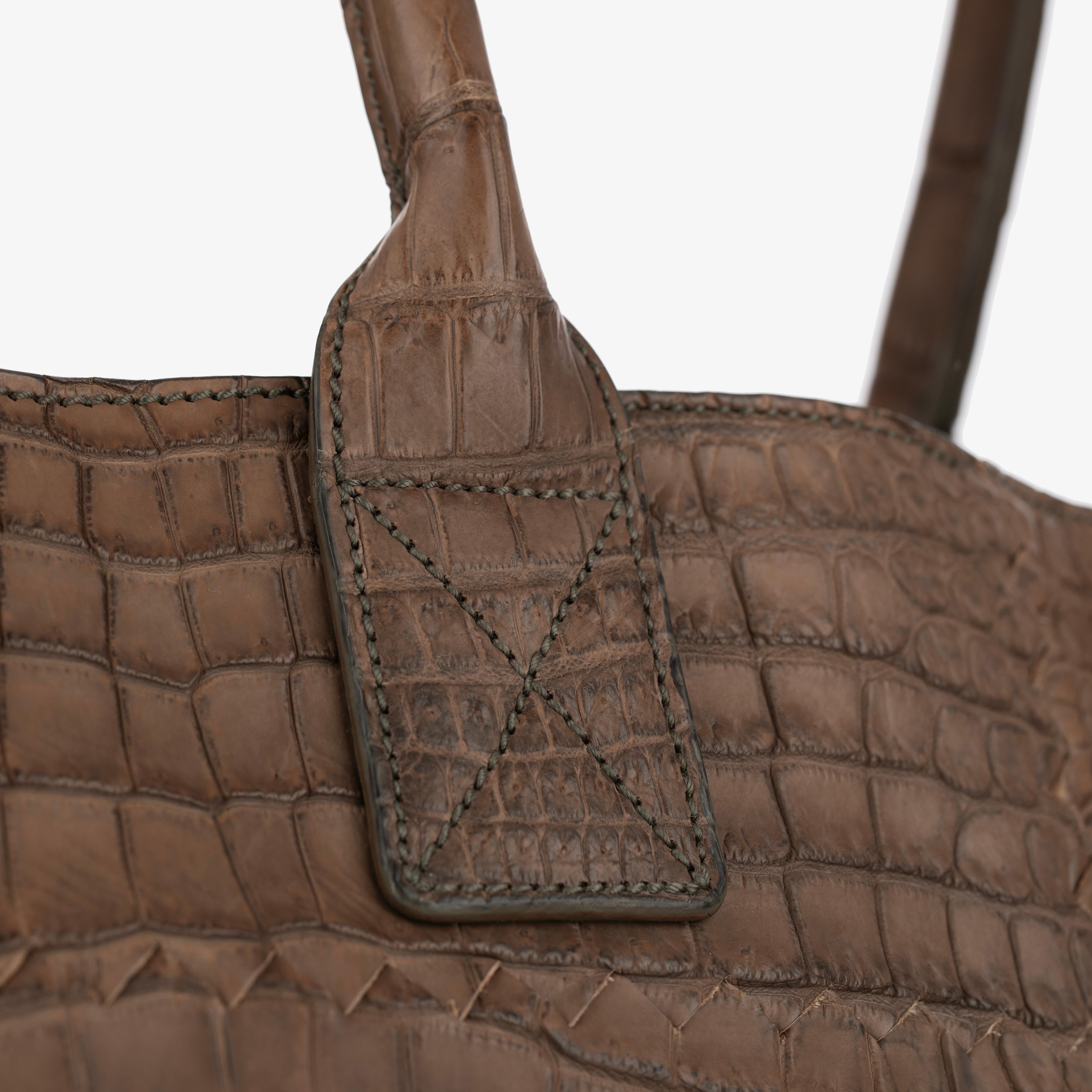 Bottega Veneta Matte Brown Crocodile Top Handle Tote Weekender in vendita 1