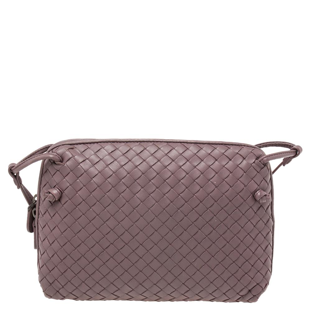 Bottega Veneta's Nodini bag captures with its timeless allure and signature appeal. It is crafted from leather using their signature Intrecciato weaving technique into a simple silhouette for a seamless result. This BV bag has a long shoulder strap