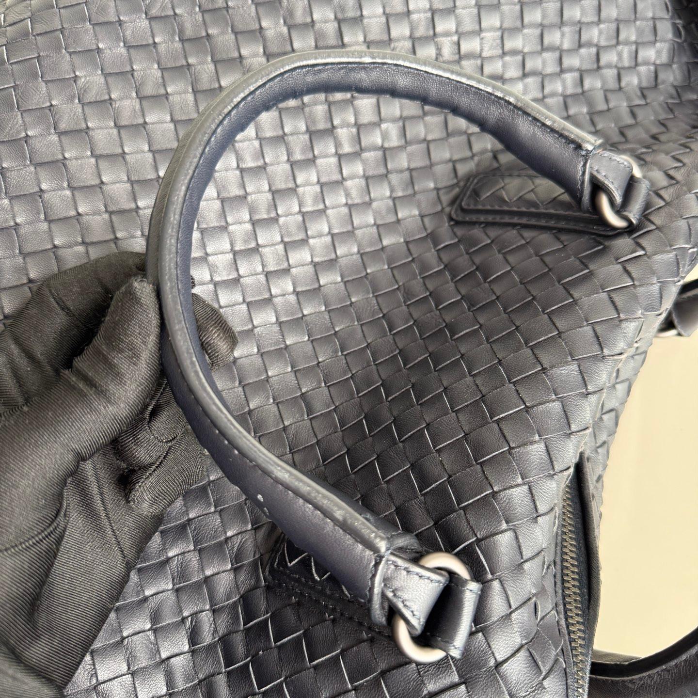 Bottega Veneta Maxi Convertible Tote Bag Dark Navy Leather 50cm For Sale 3
