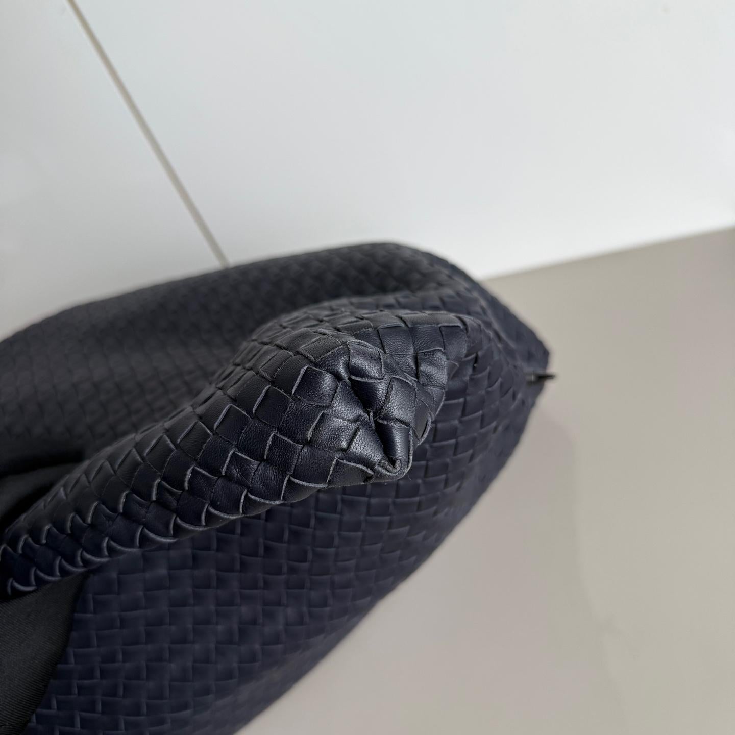 Bottega Veneta Maxi Convertible Tote Bag Dark Navy Leather 50cm For Sale 4