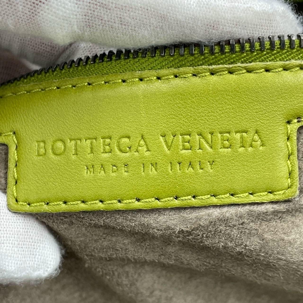 Bottega Veneta Maxi Convertible Fourre-tout Hobo en cuir vert à deux voies 52 cm en vente 5
