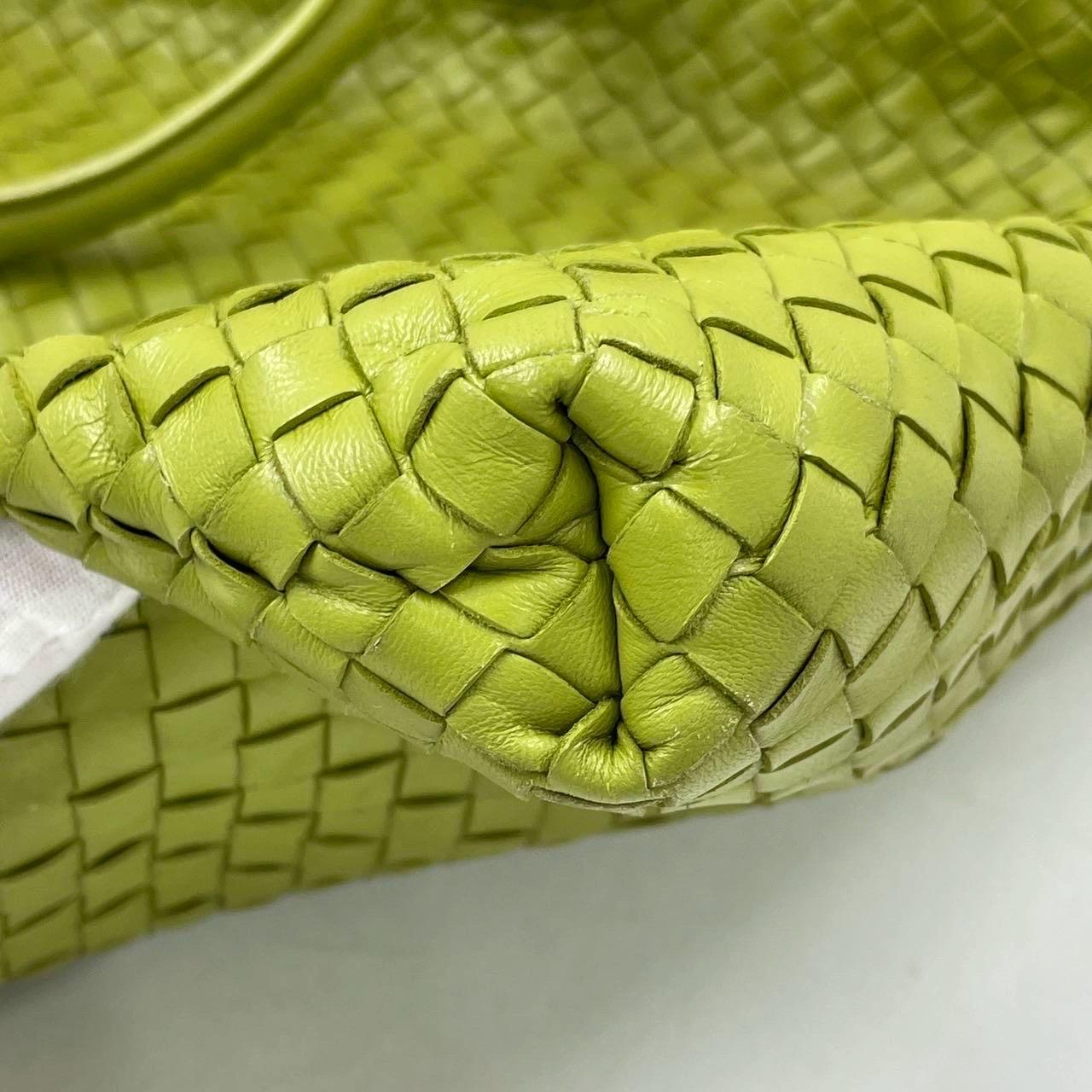 Bottega Veneta Maxi Convertible Fourre-tout Hobo en cuir vert à deux voies 52 cm en vente 7