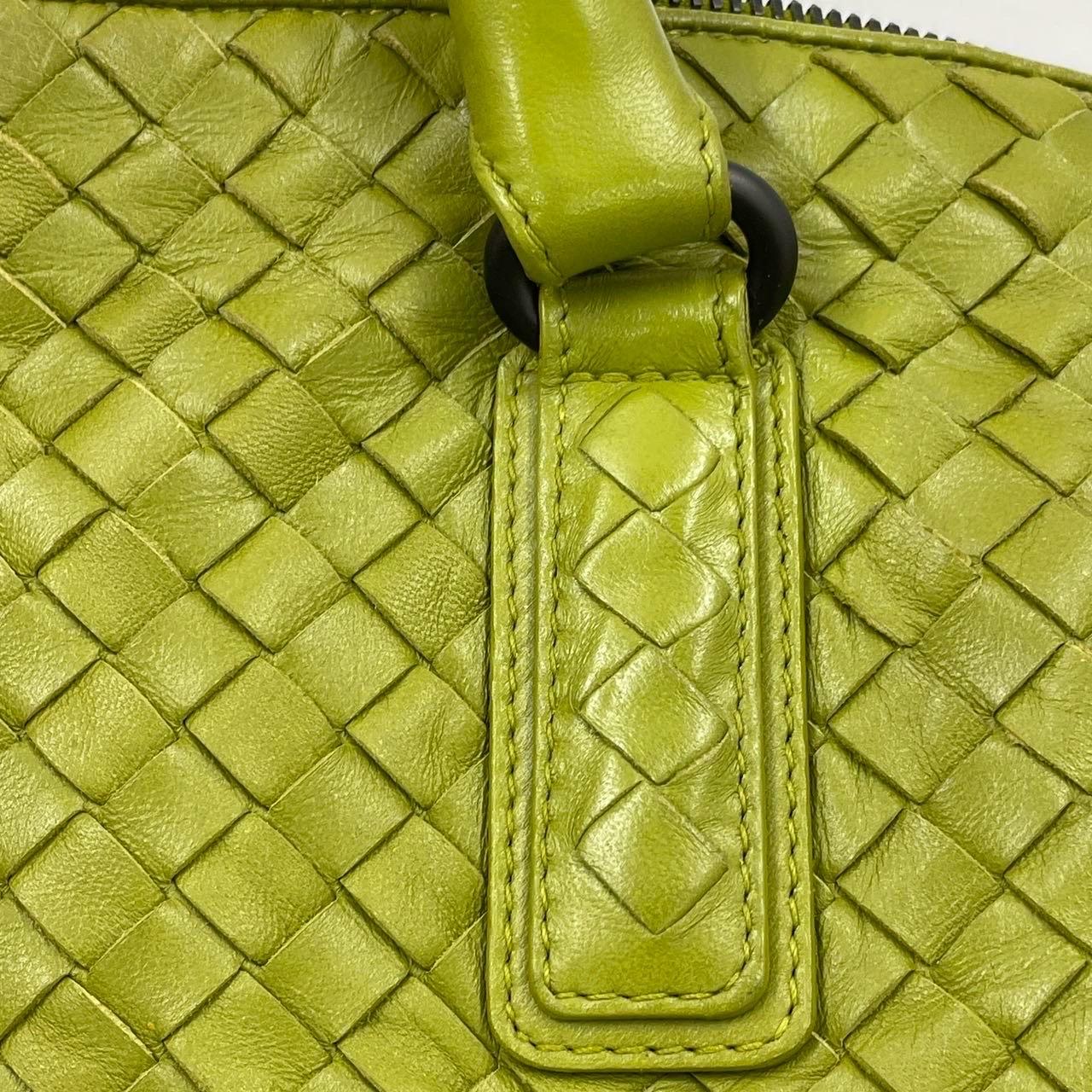 Bottega Veneta Maxi Convertible Fourre-tout Hobo en cuir vert à deux voies 52 cm en vente 11