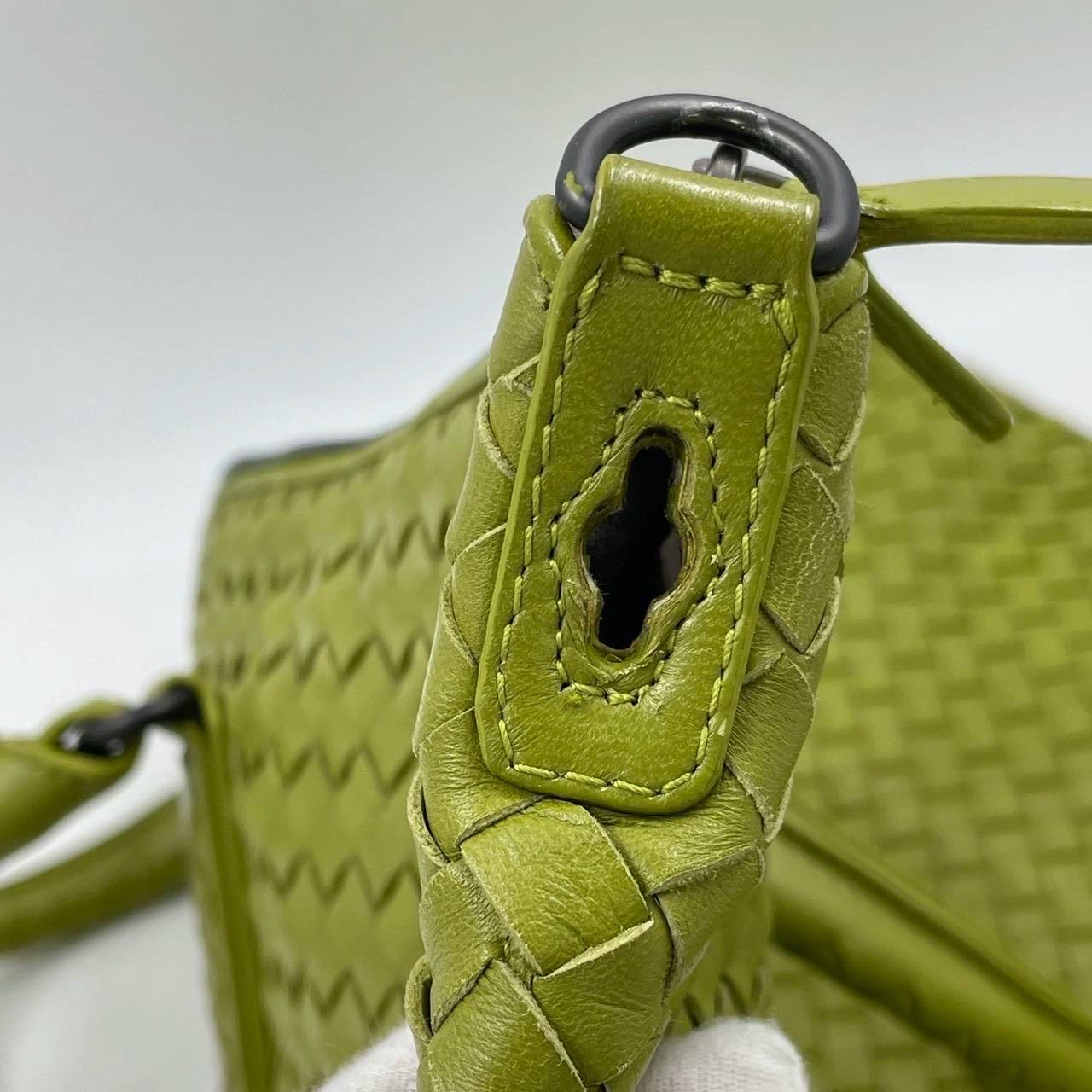 Bottega Veneta Maxi Convertible Fourre-tout Hobo en cuir vert à deux voies 52 cm en vente 14