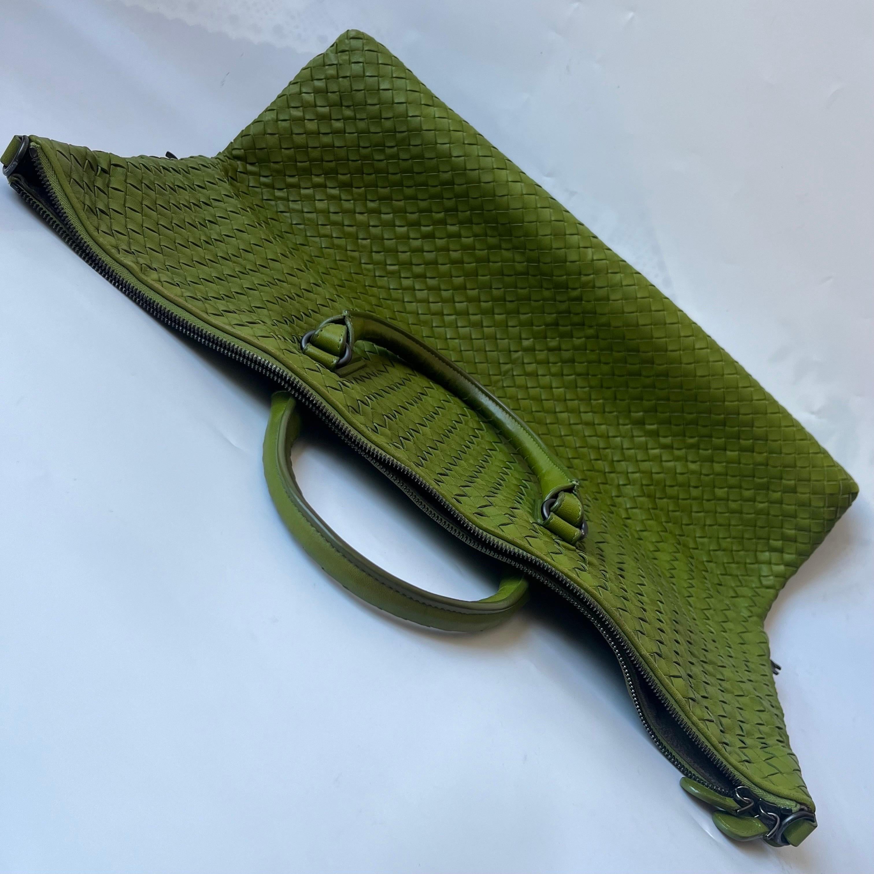 Bottega Veneta Maxi Convertible Tote Bag Hobo Green Leather Two-way Carry 52cm In Good Condition In AUBERVILLIERS, FR