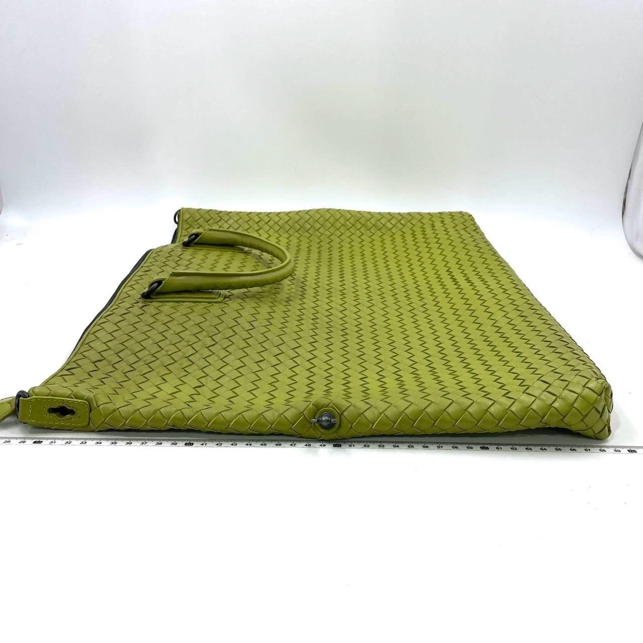 Bottega Veneta Maxi Convertible Fourre-tout Hobo en cuir vert à deux voies 52 cm en vente 1