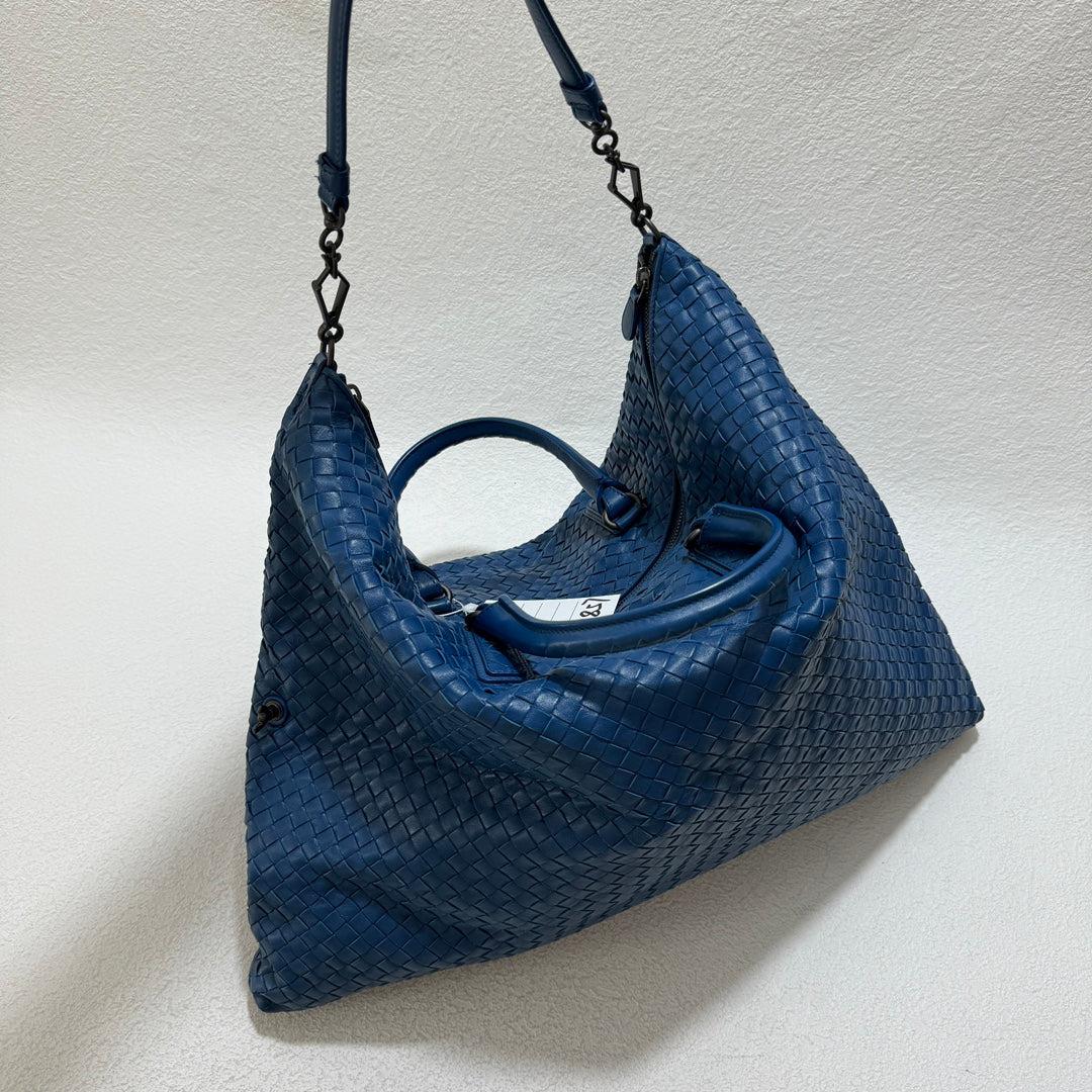 Bottega Veneta Maxi Umwandelbare Tote Bag Hobo Marineblaue Zweiway Carry aus Leder 50cm im Angebot bei 1stDibs