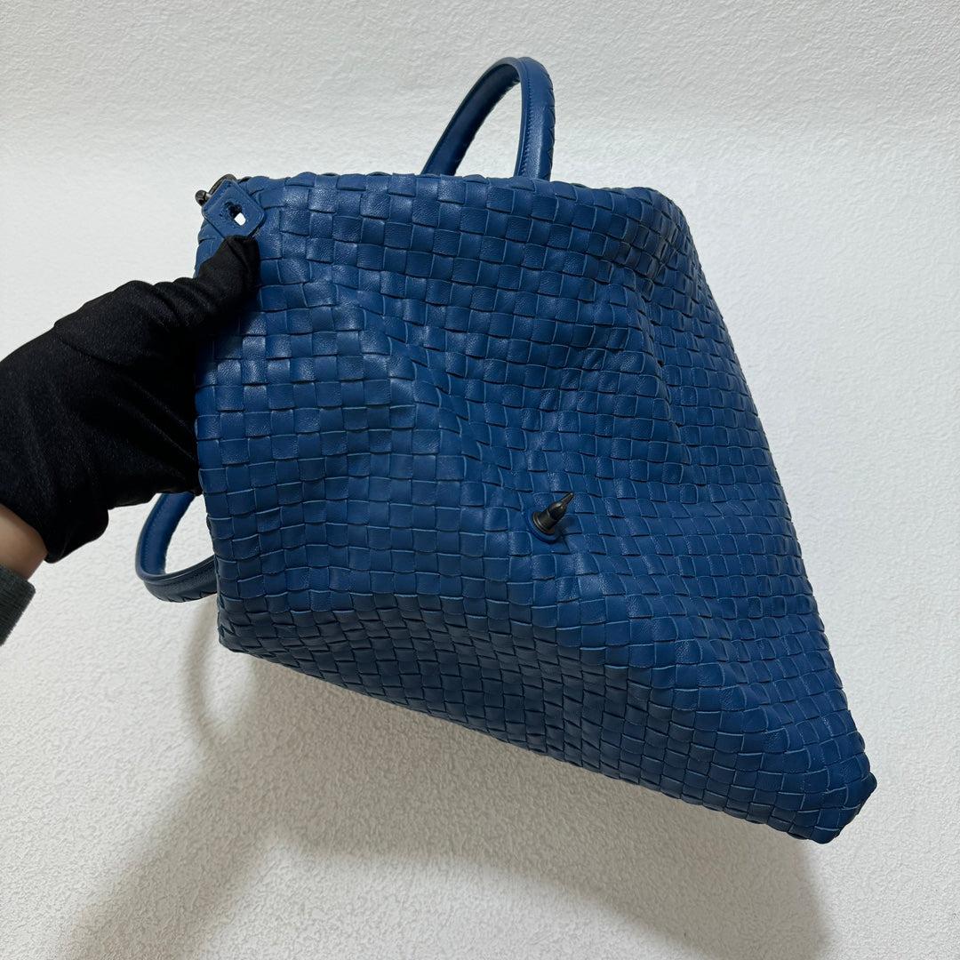 Bottega Veneta Maxi Convertible Tote Bag Hobo Navy Leather Two-way Carry 50cm In Excellent Condition In AUBERVILLIERS, FR