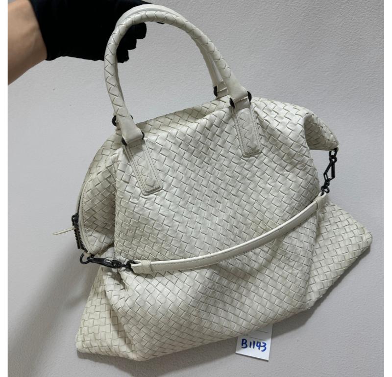 Bottega Veneta Maxi Convertible Tote Bag White Leather Two-way Carry 50cm 15