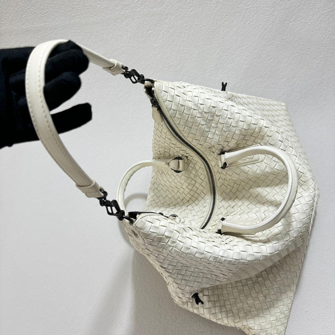 Bottega Veneta Maxi Convertible Tote Bag White Leather Two-way Carry 50cm In Excellent Condition In AUBERVILLIERS, FR