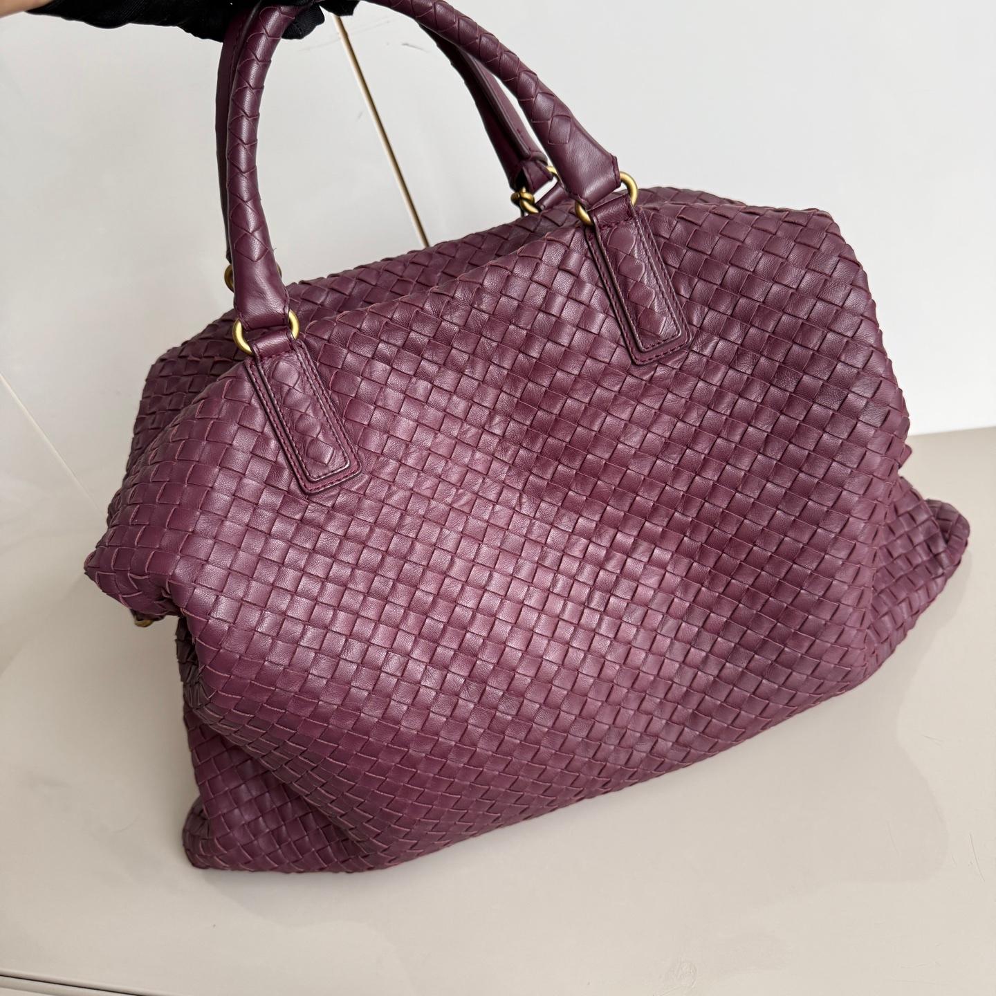 Black Bottega Veneta Maxi Convertible Tote Bag Wine Burgundy Leather Gold Hardware 50c For Sale