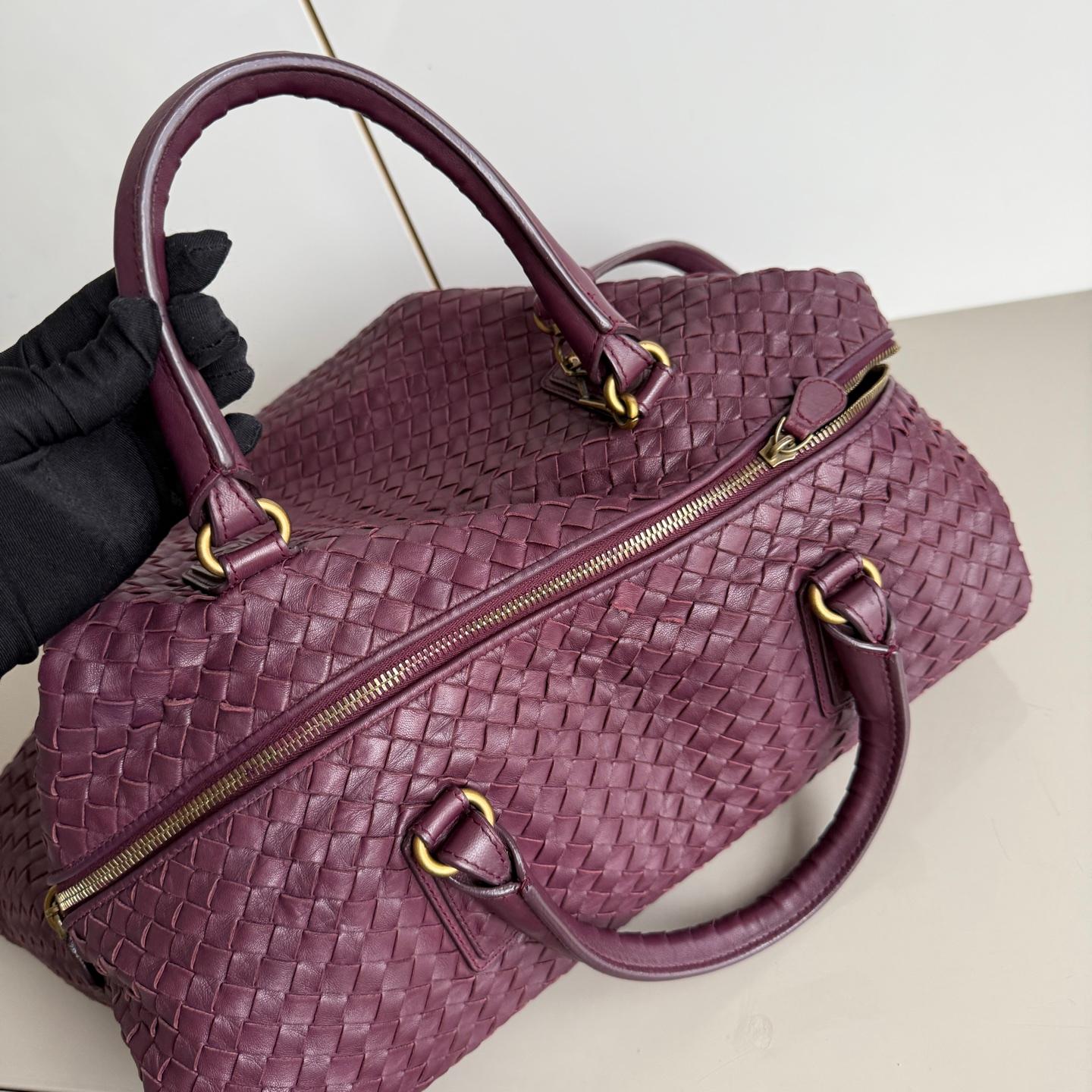 Bottega Veneta Maxi Convertible Tote Bag Wine Burgundy Leather Gold Hardware 50c For Sale 1