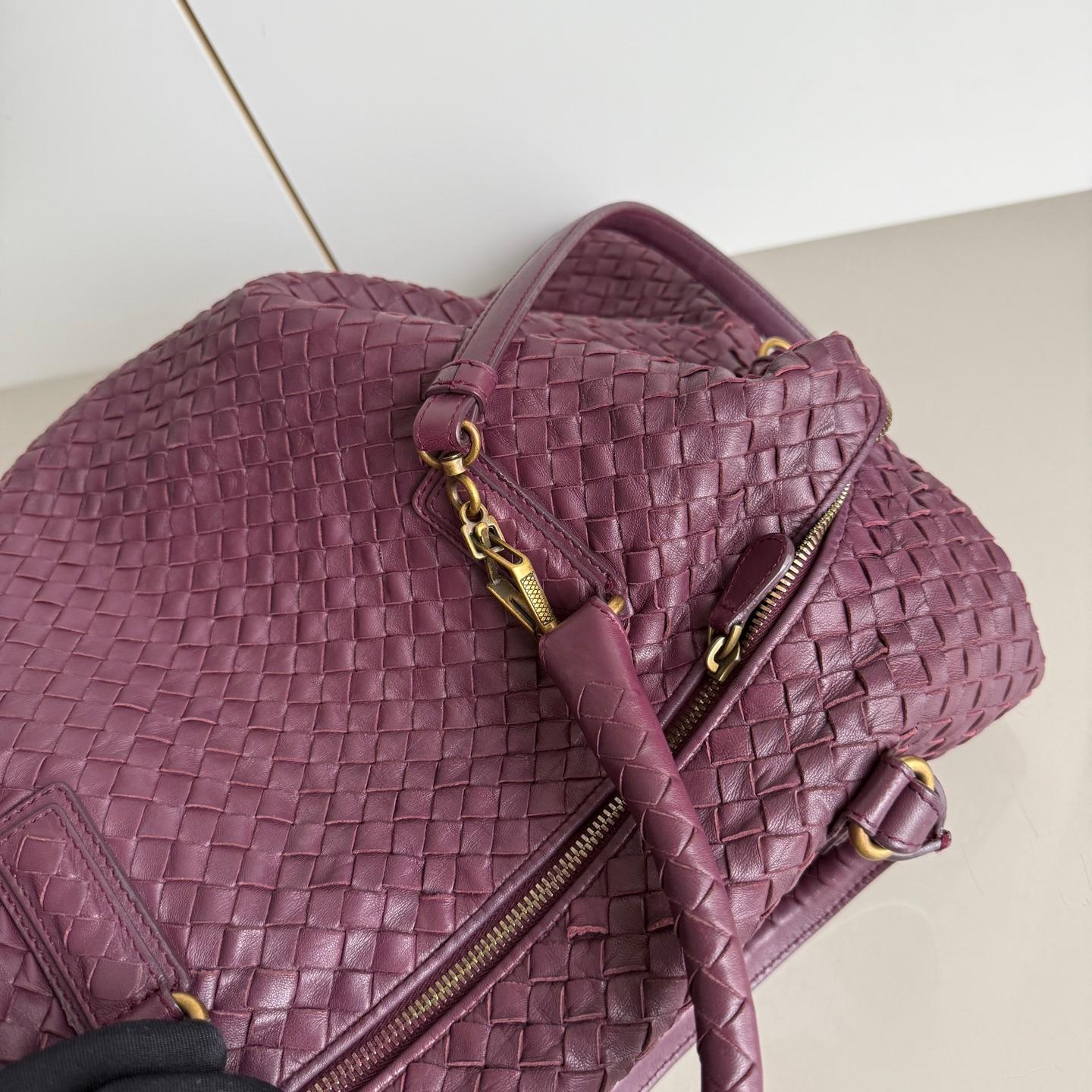 Bottega Veneta Maxi Convertible Tote Bag Wine Burgundy Leather Gold Hardware 50c For Sale 2