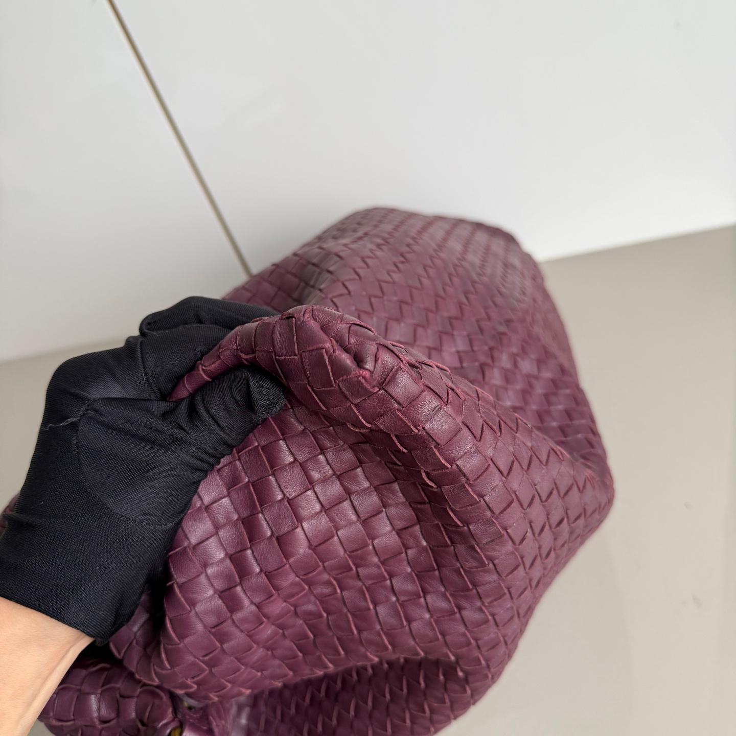 Bottega Veneta Maxi Convertible Tote Bag Wine Burgundy Leather Gold Hardware 50c For Sale 4