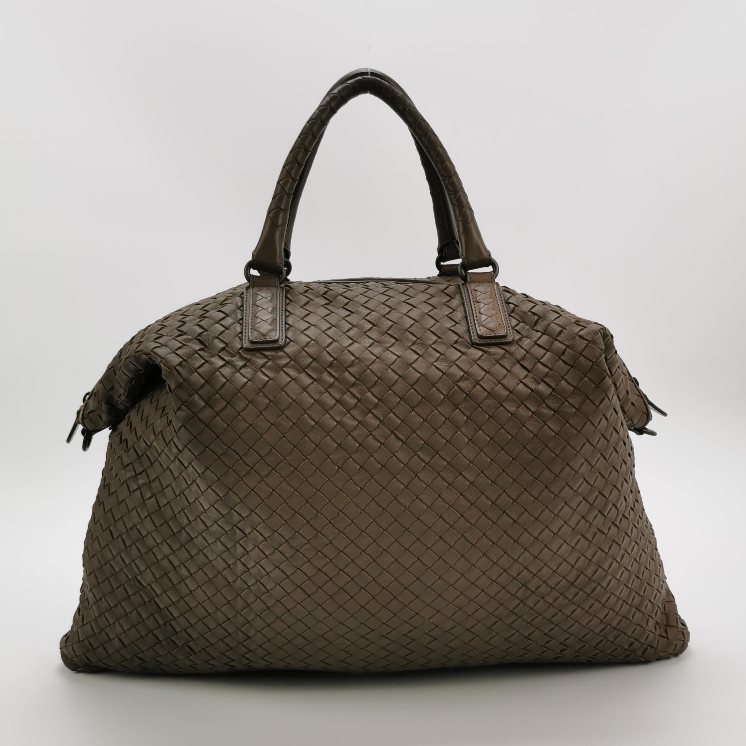 Bottega Veneta Maxi Convertible Tote Dark Chocolate Brown Leather 50cm en vente 7