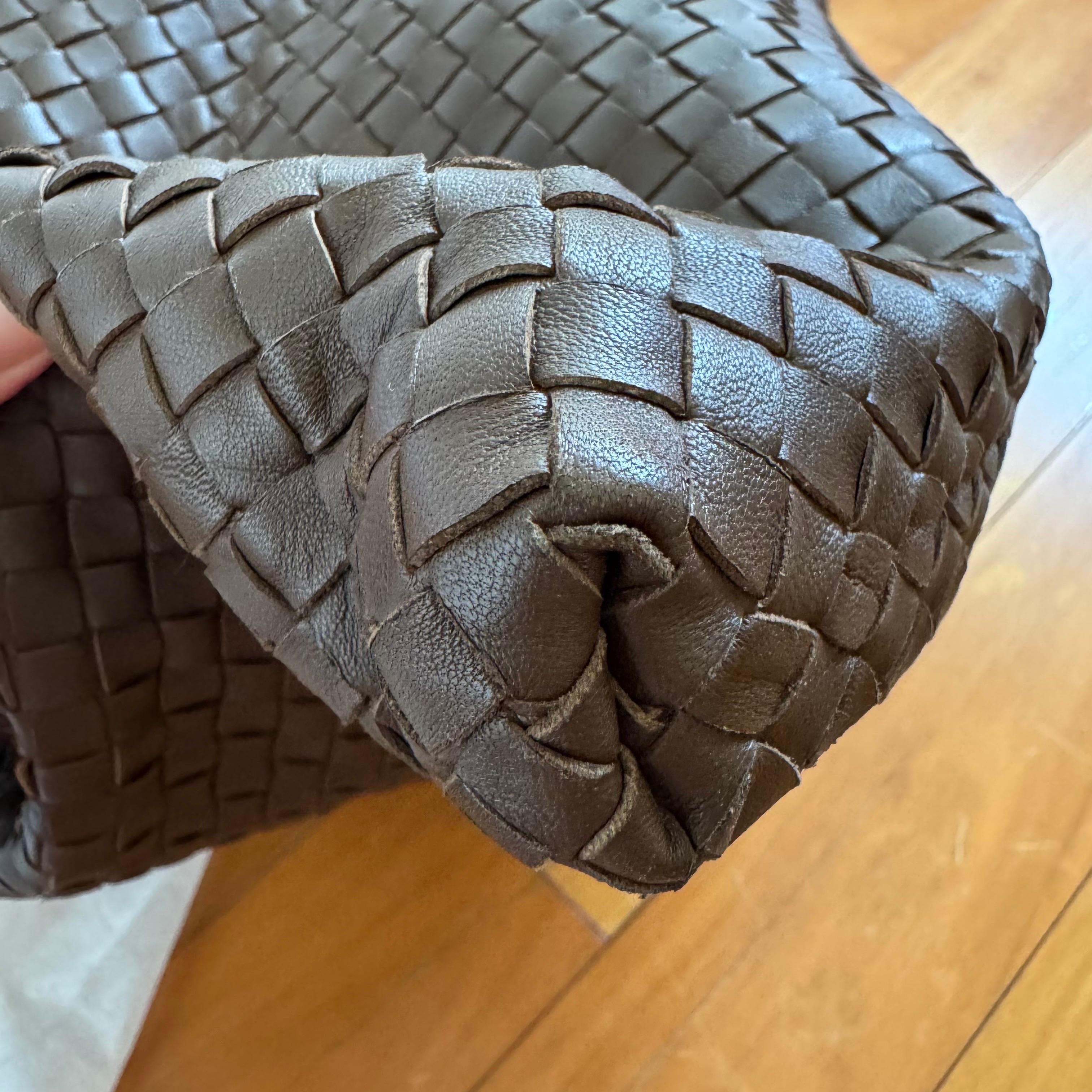 Bottega Veneta Maxi Convertible Tote Dark Chocolate Brown Leather 50cm en vente 7