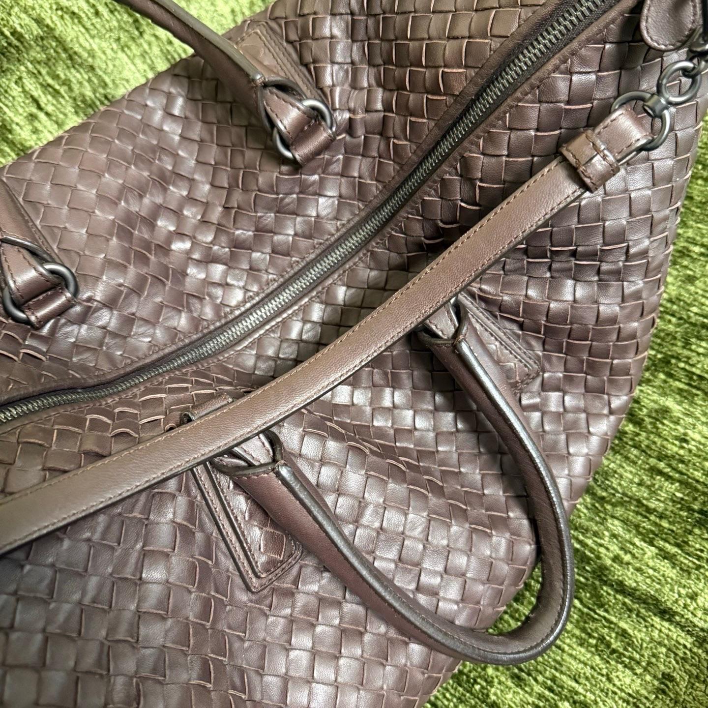 Bottega Veneta Maxi Convertible Tote in pelle marrone cioccolato scuro 50cm in vendita 7