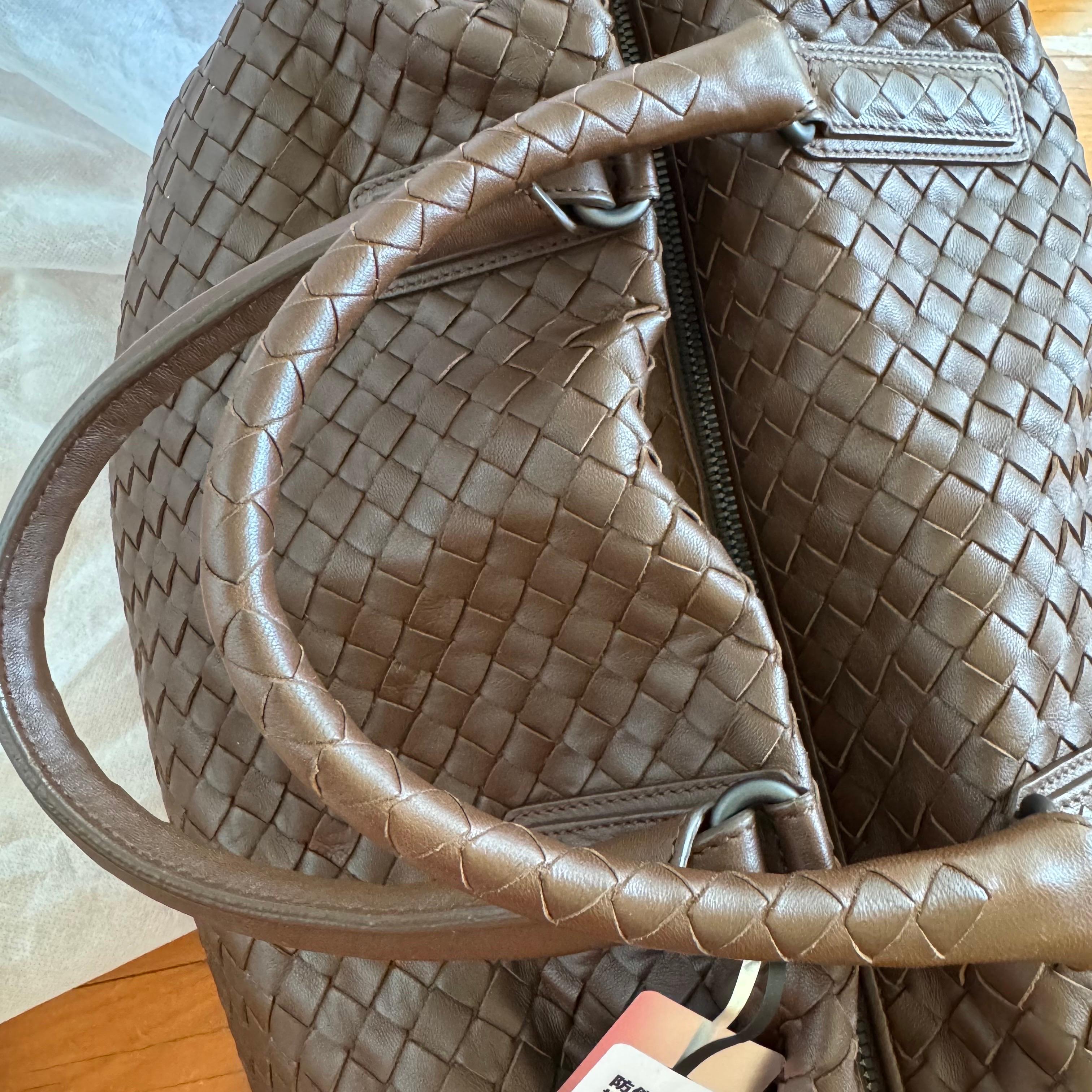 Bottega Veneta Maxi Convertible Tote Dark Chocolate Brown Leather 50cm en vente 9