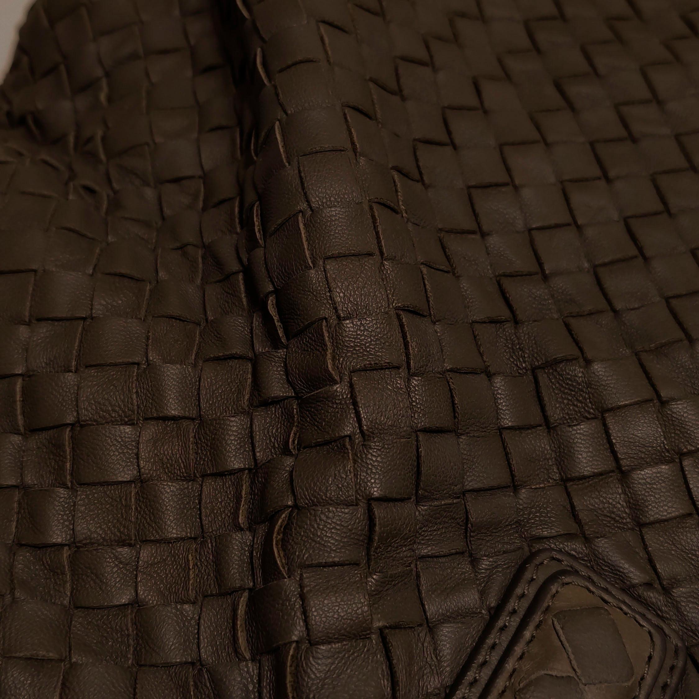 Bottega Veneta Maxi Convertible Tote Dark Chocolate Brown Leather 50cm en vente 15