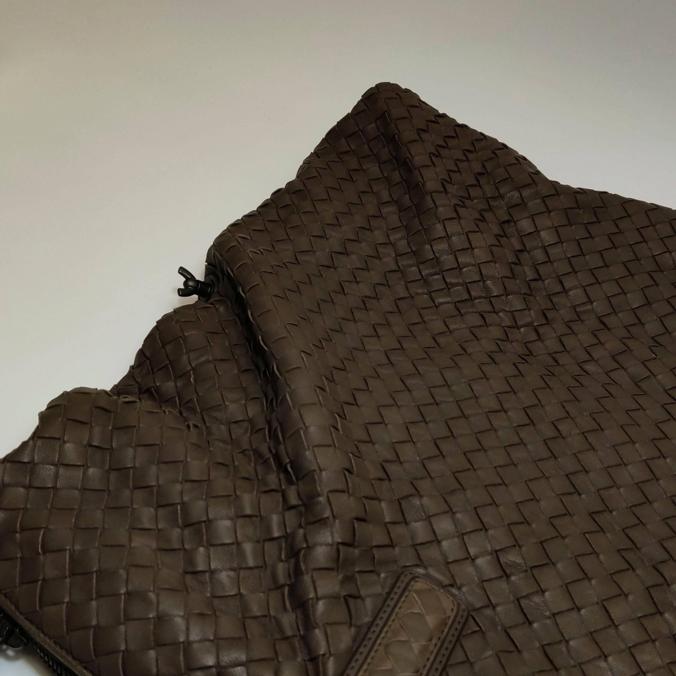Bottega Veneta Maxi Convertible Tote Dark Chocolate Brown Leather 50cm en vente 16