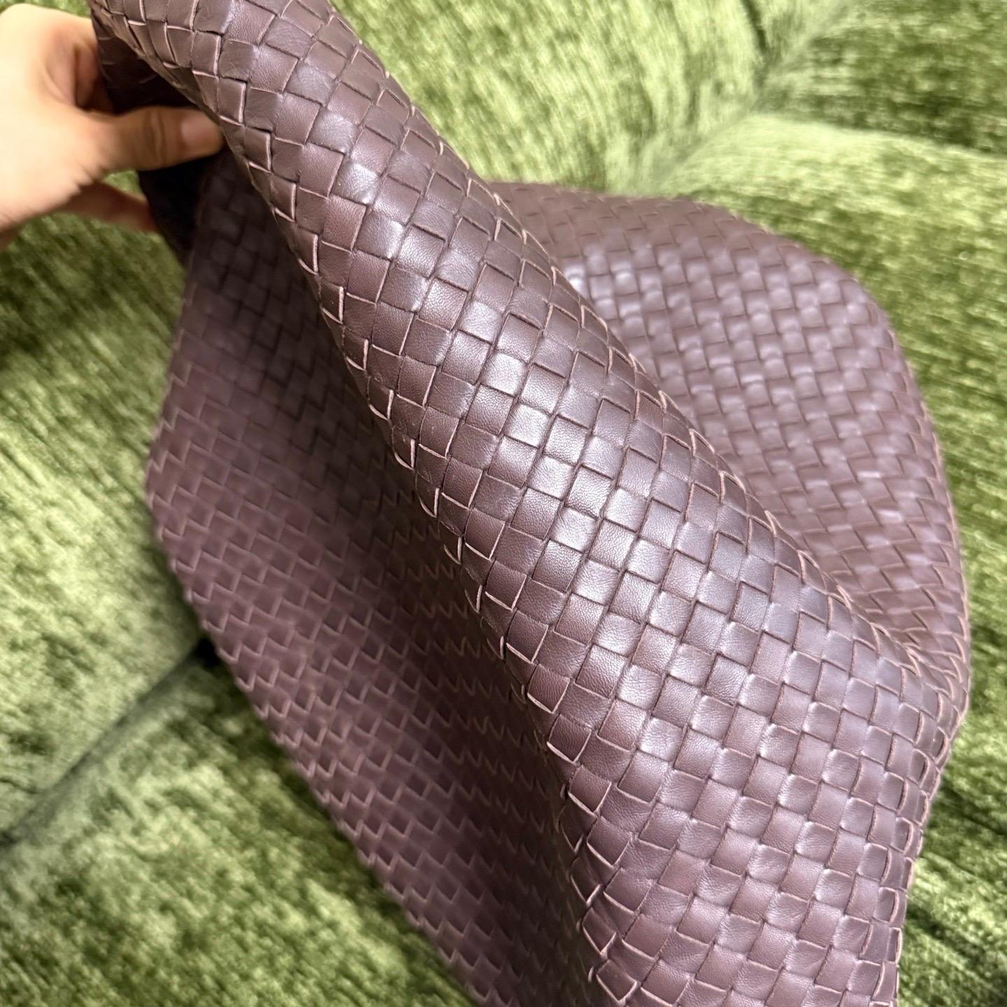 Grigio Bottega Veneta Maxi Convertible Tote in pelle marrone cioccolato scuro 50cm in vendita