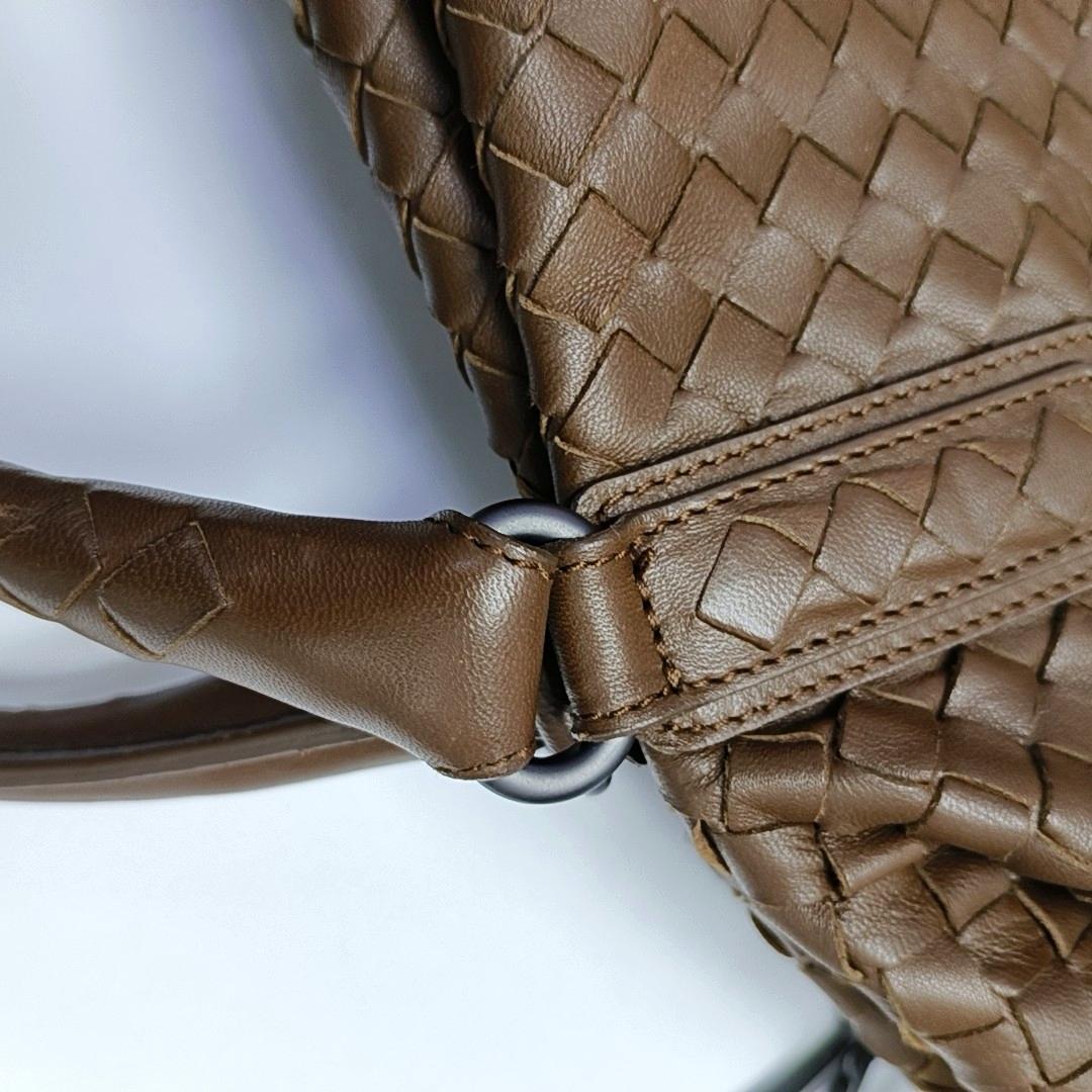 Bottega Veneta Maxi Convertible Tote Dark Chocolate Brown Leather 50cm Bon état - En vente à AUBERVILLIERS, FR