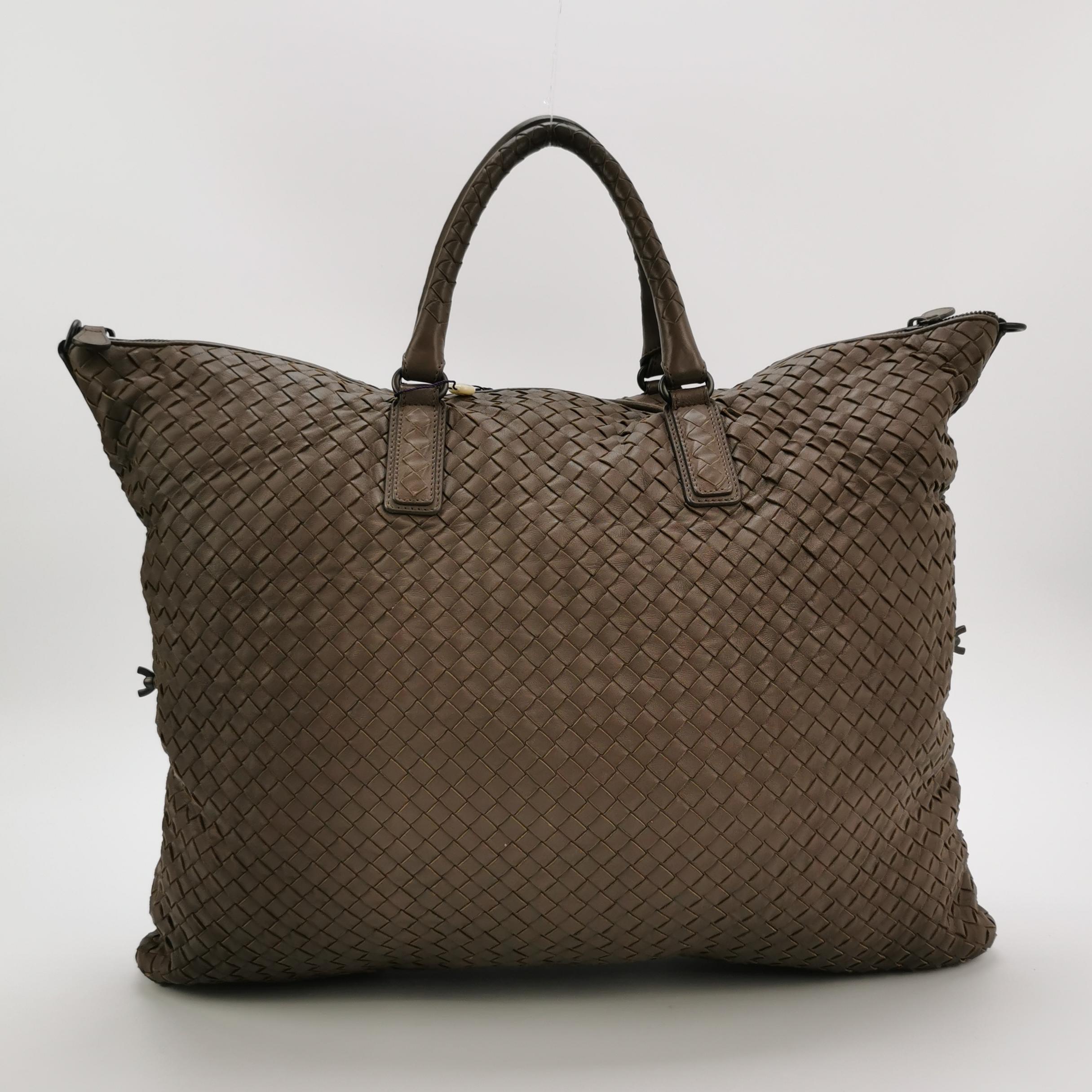 Bottega Veneta Maxi Convertible Tote Dark Chocolate Brown Leather 50cm en vente 3