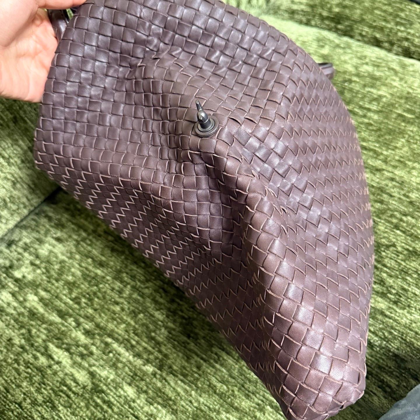 Bottega Veneta Maxi Convertible Tote in pelle marrone cioccolato scuro 50cm in vendita 2