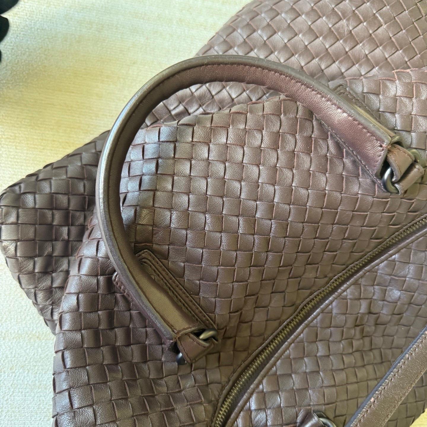 Bottega Veneta Maxi Convertible Tote Cuir marron chocolat foncé en vente 5