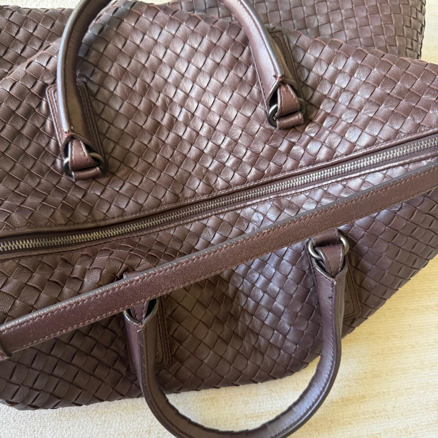 Bottega Veneta Maxi Convertible Tote Cuir marron chocolat foncé en vente 6