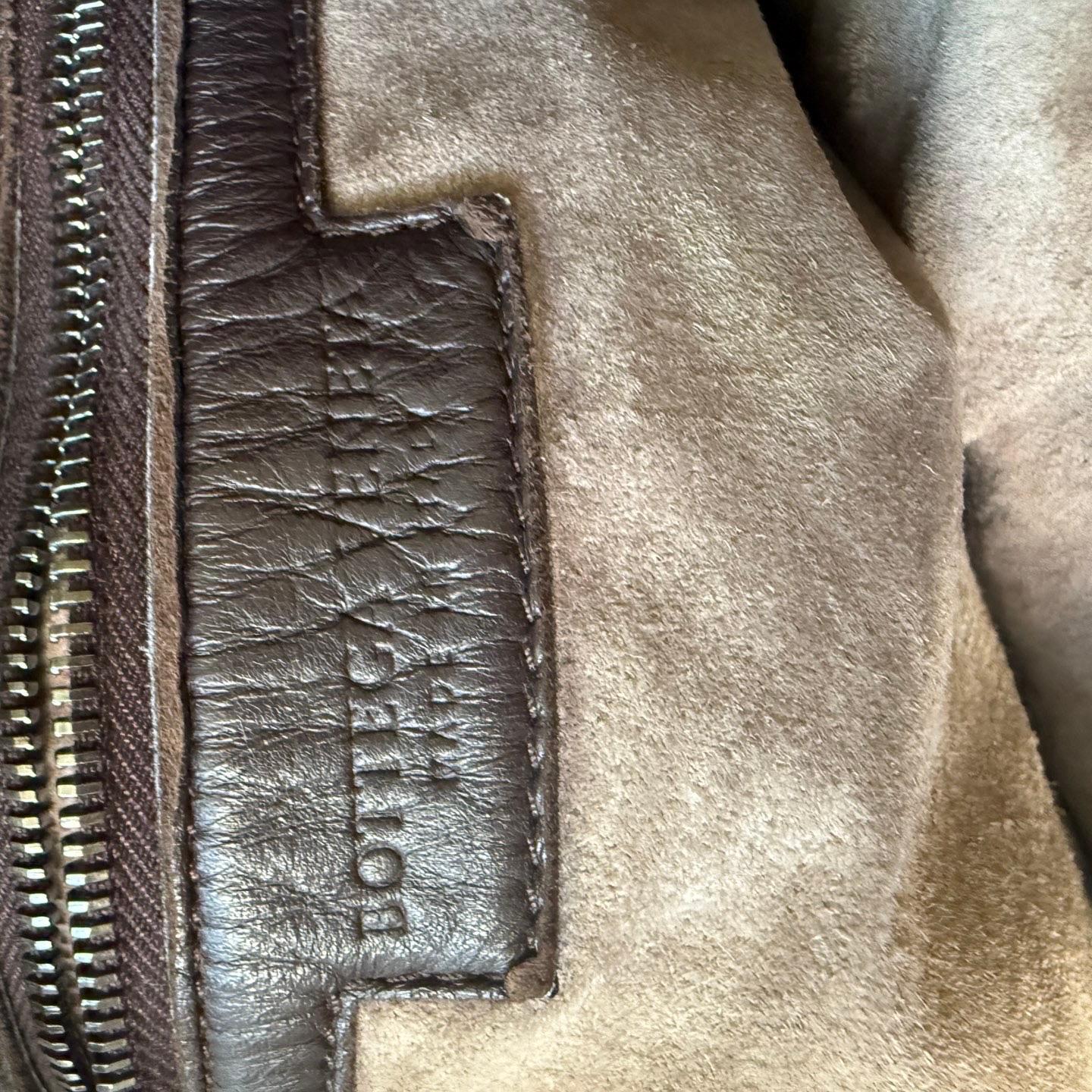 Bottega Veneta Maxi Convertible Tote Cuir marron chocolat foncé en vente 13
