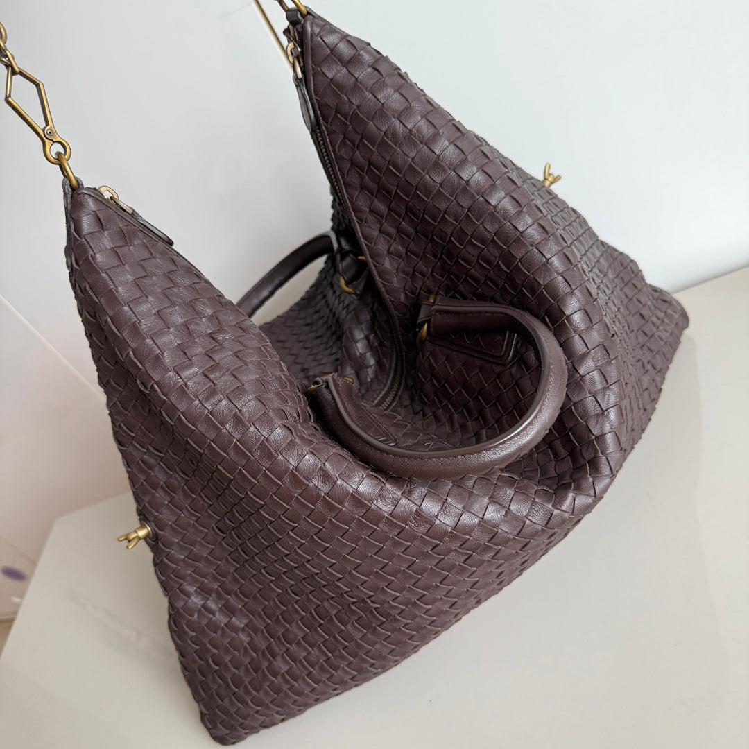 Bottega Veneta Maxi Convertible Tote Dark Chocolate Brown Leather Gold HW 50cm In Excellent Condition In AUBERVILLIERS, FR