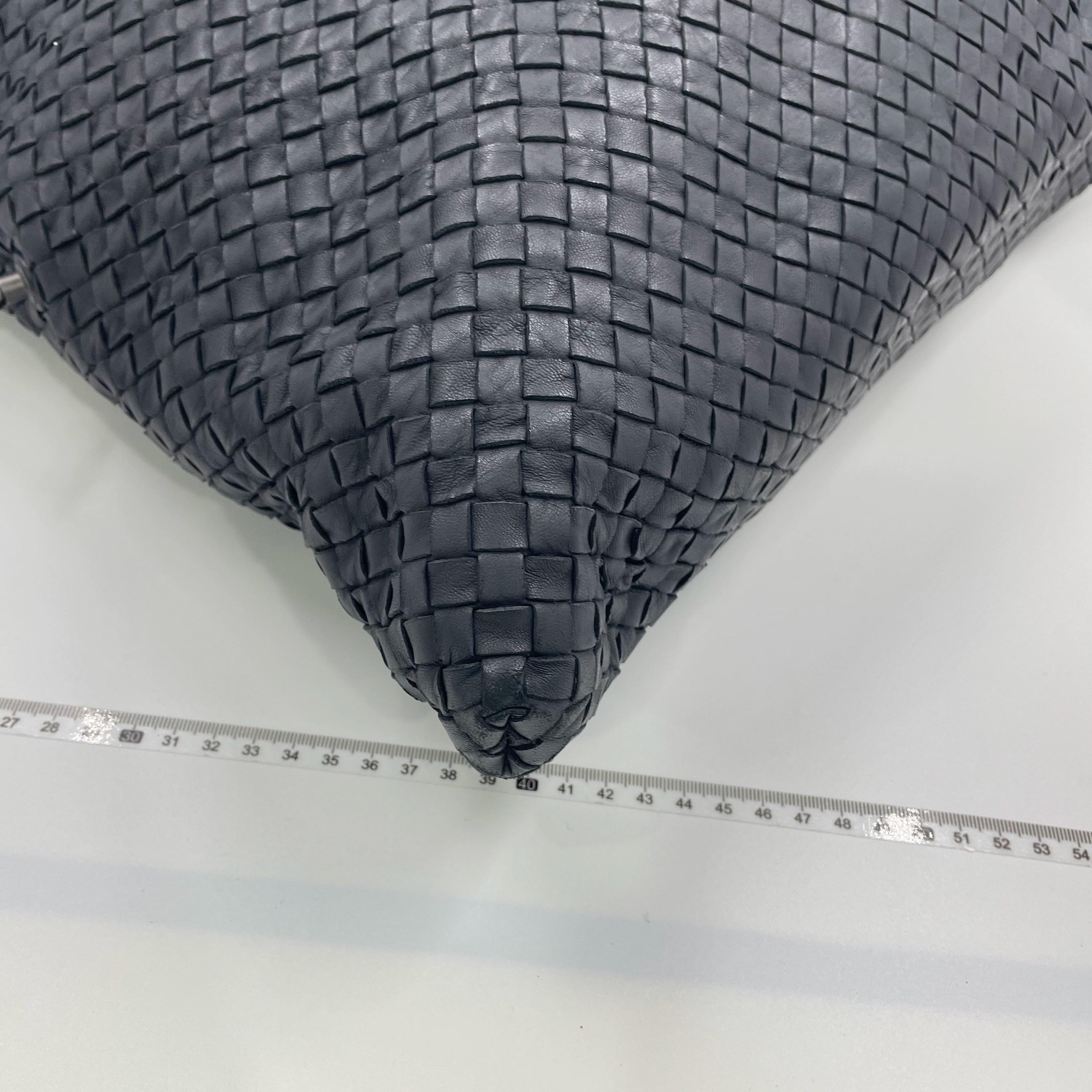 Bottega Veneta Maxi Convertible Tote Dark Navy Leather 50cm en vente 9