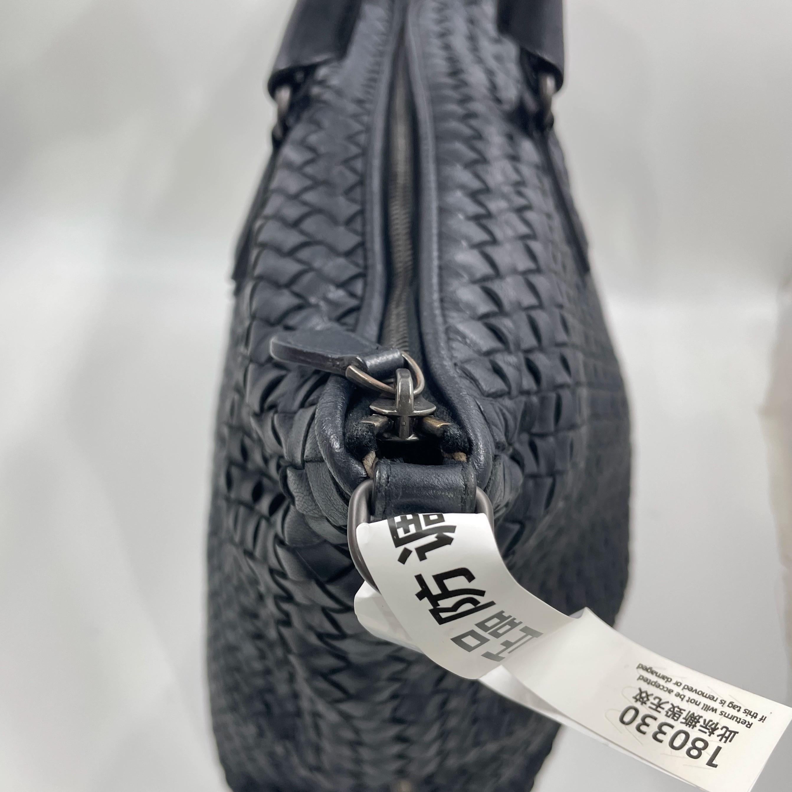 Bottega Veneta Maxi Convertible Tote Dark Navy Leather 50cm en vente 10
