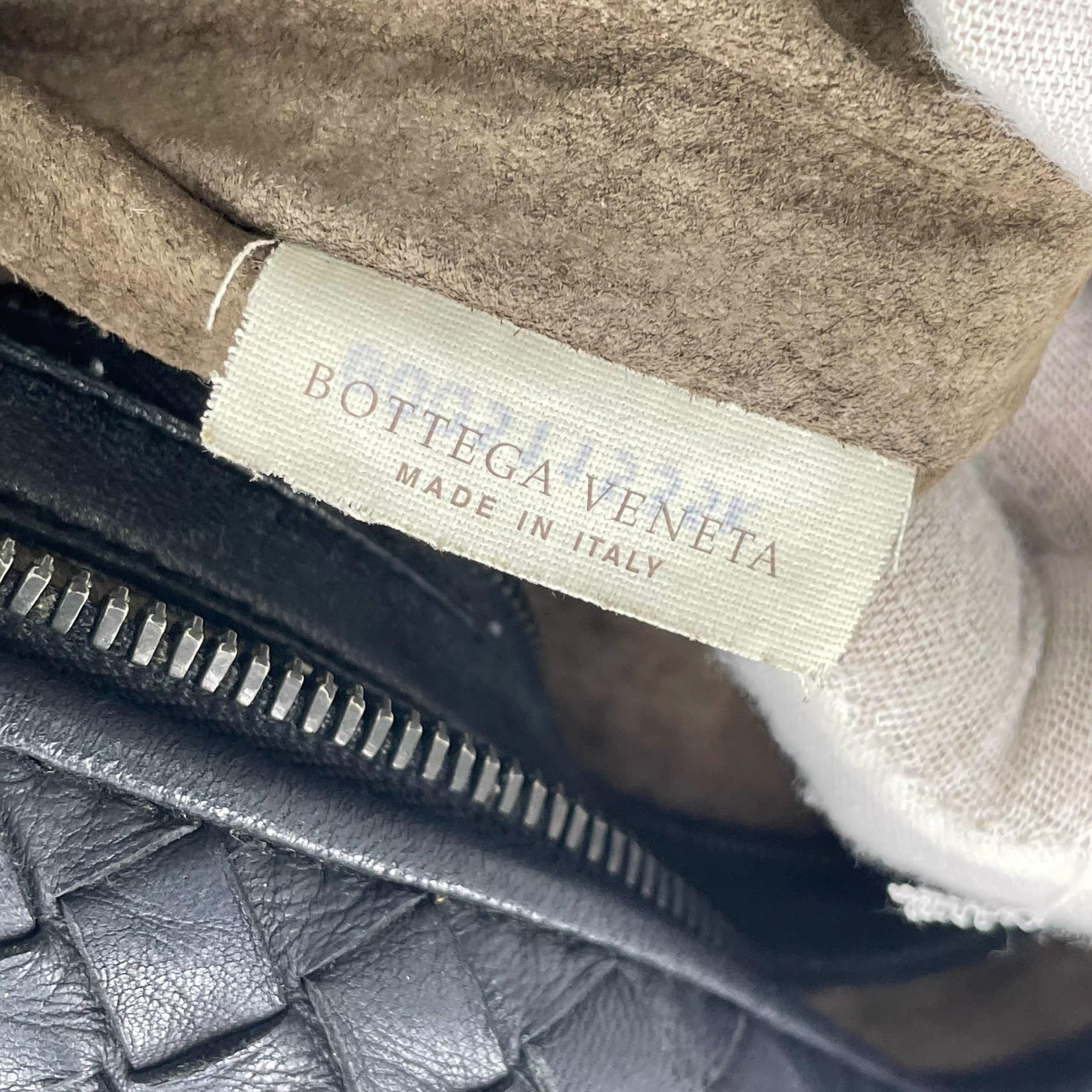 Bottega Veneta Maxi Convertible Tote Dark Navy Leather 50cm en vente 12